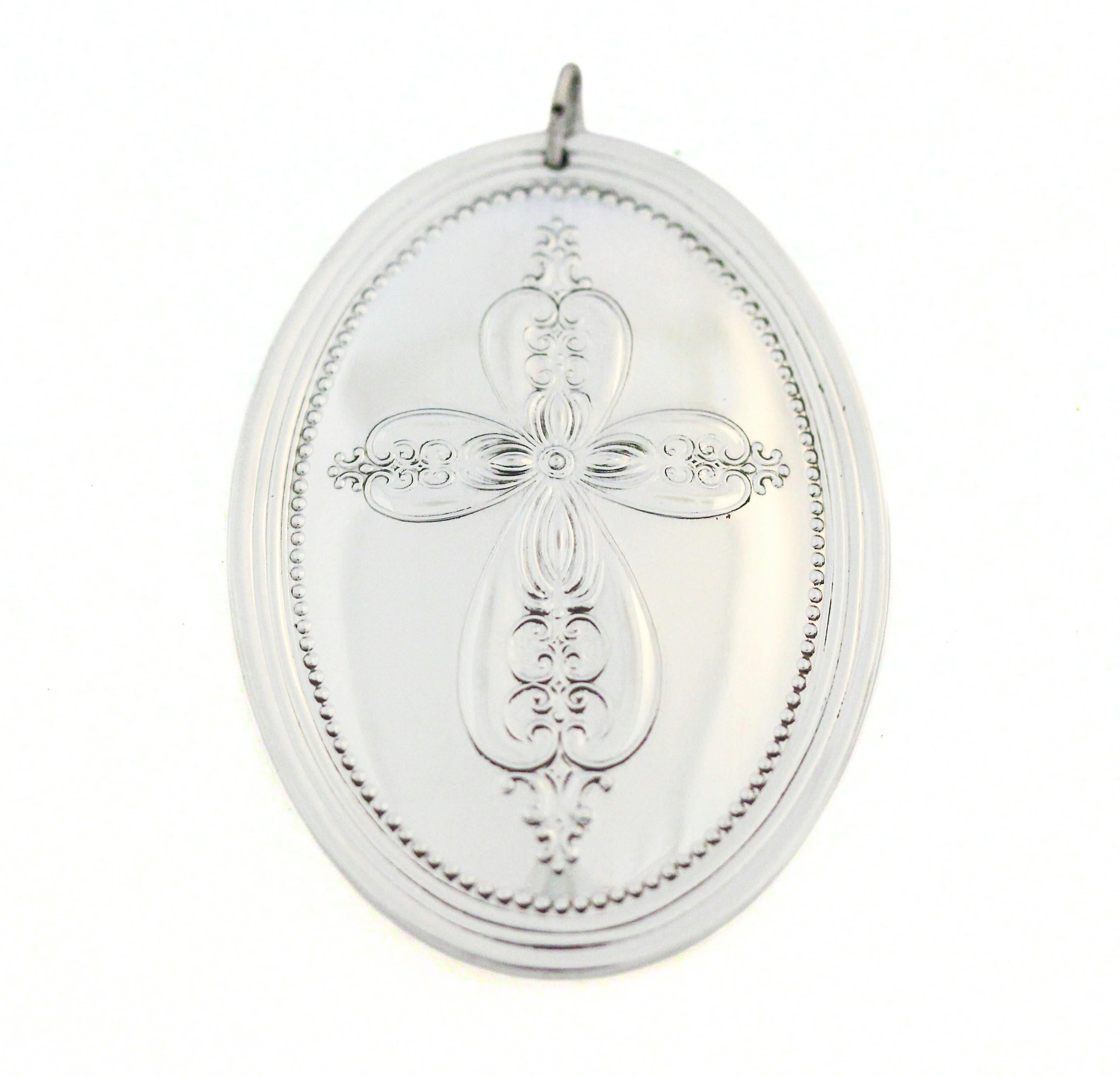 Sterling Silver “ Two Turtle Doves” Christmas Ornament In Excellent Condition For Sale In Brooklyn, NY