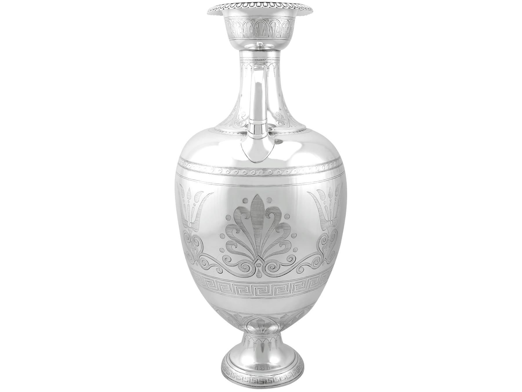 Antico vaso vittoriano in argento sterling di Robert Hennell IV In condizioni ottime in vendita a Jesmond, Newcastle Upon Tyne