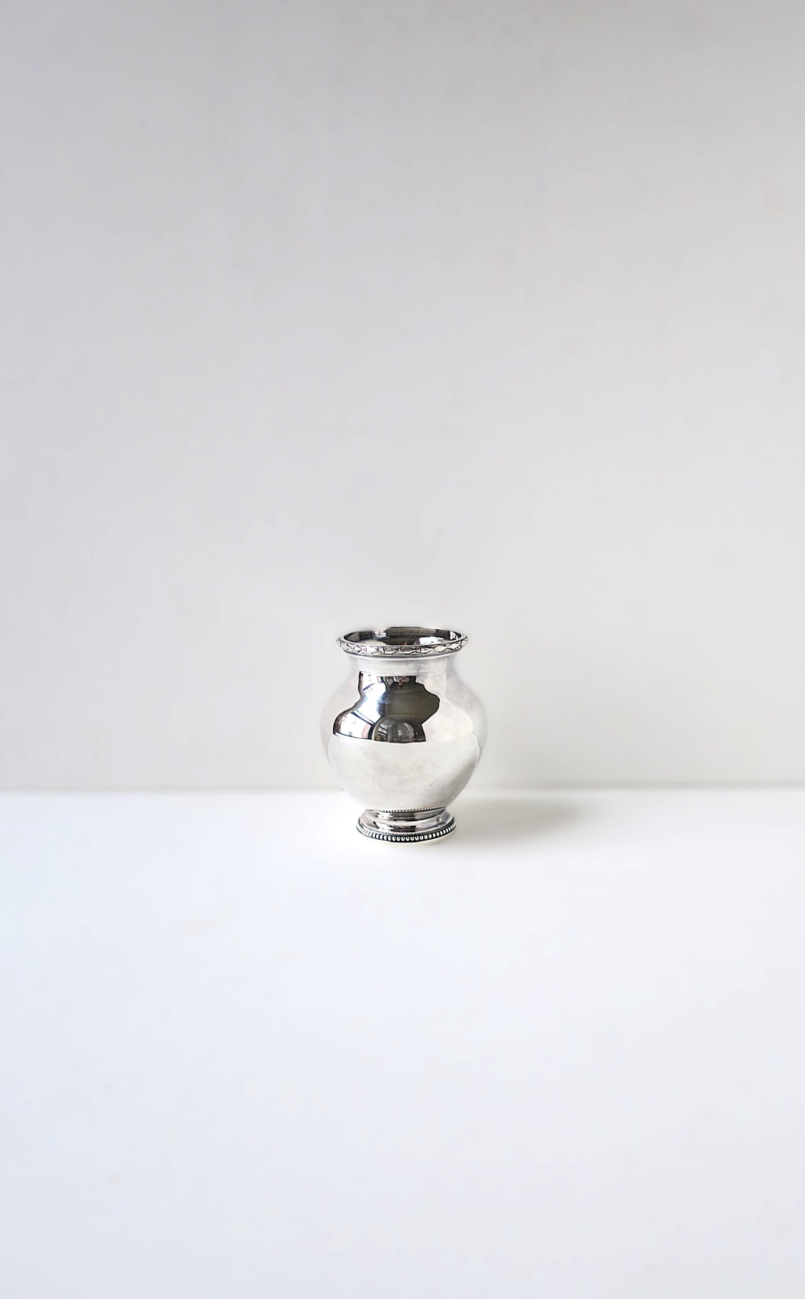 Vase aus Sterlingsilber (Europäisch) im Angebot