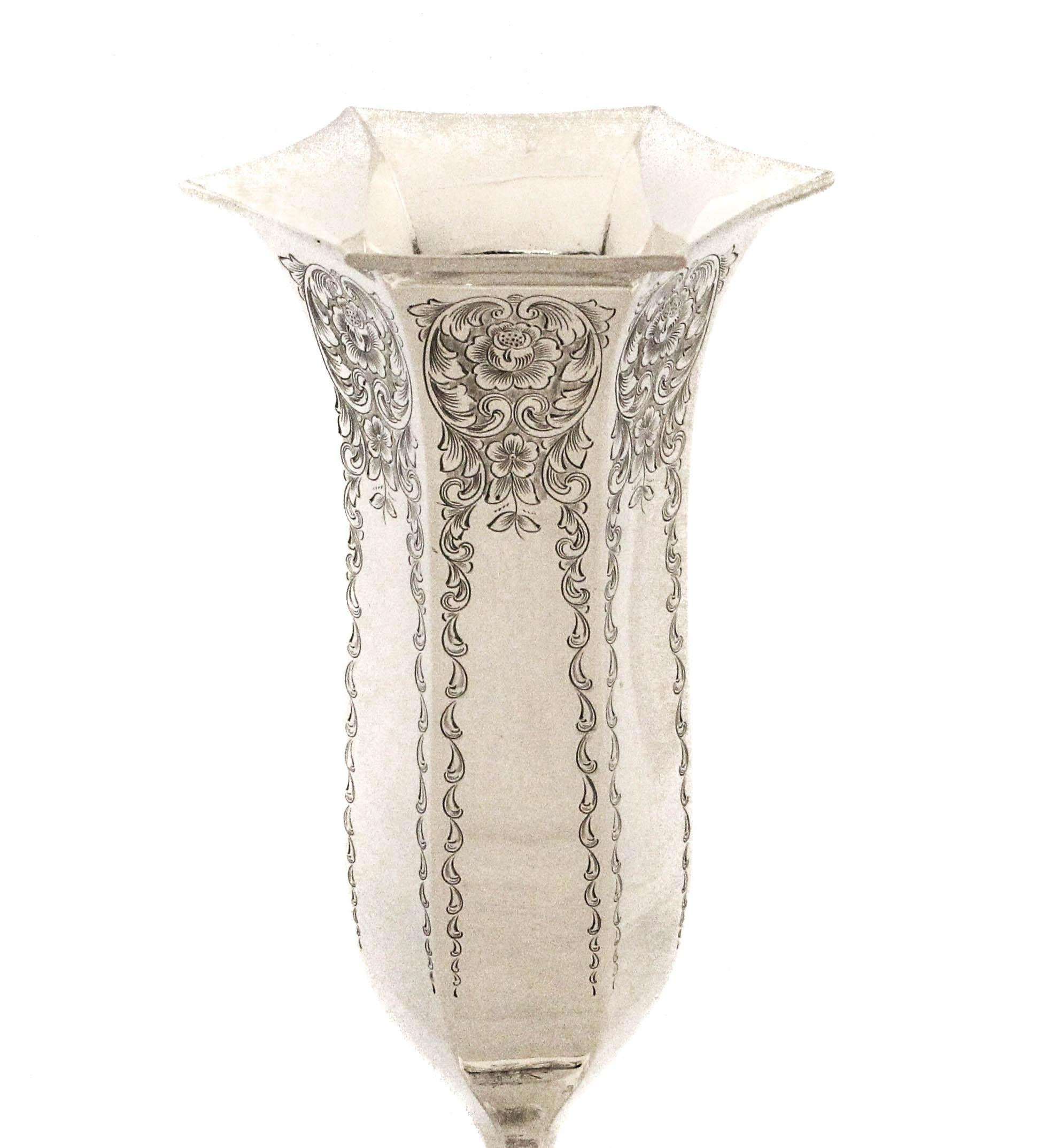 Vase aus Sterlingsilber (amerikanisch) im Angebot