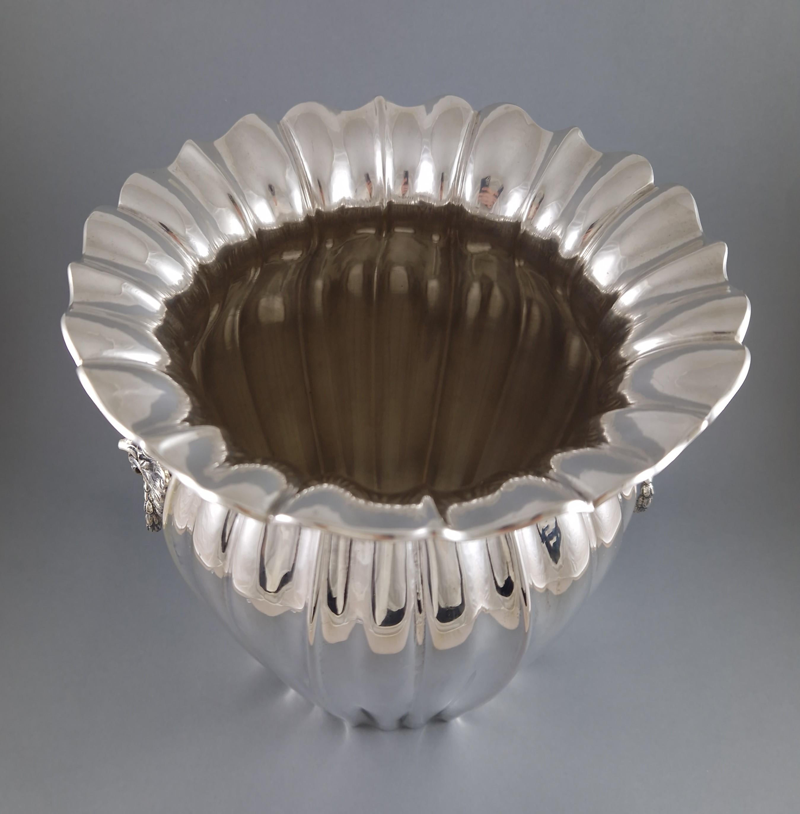 Jarrón de plata de ley en venta 1