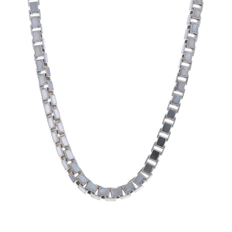 Metallgehalt: Sterling Silber

Stil der Kette: Venezianische Box
Halskette Stil: Kette
Verschluss-Typ: Karabinerhakenverschluss

Messungen

Länge: 22