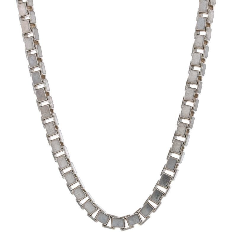 Metal Content: Sterling Silver

Chain Style: Venetian Box
Necklace Style: Chain
Fastening Type: Lobster Claw Clasp

Measurements
Length: 22