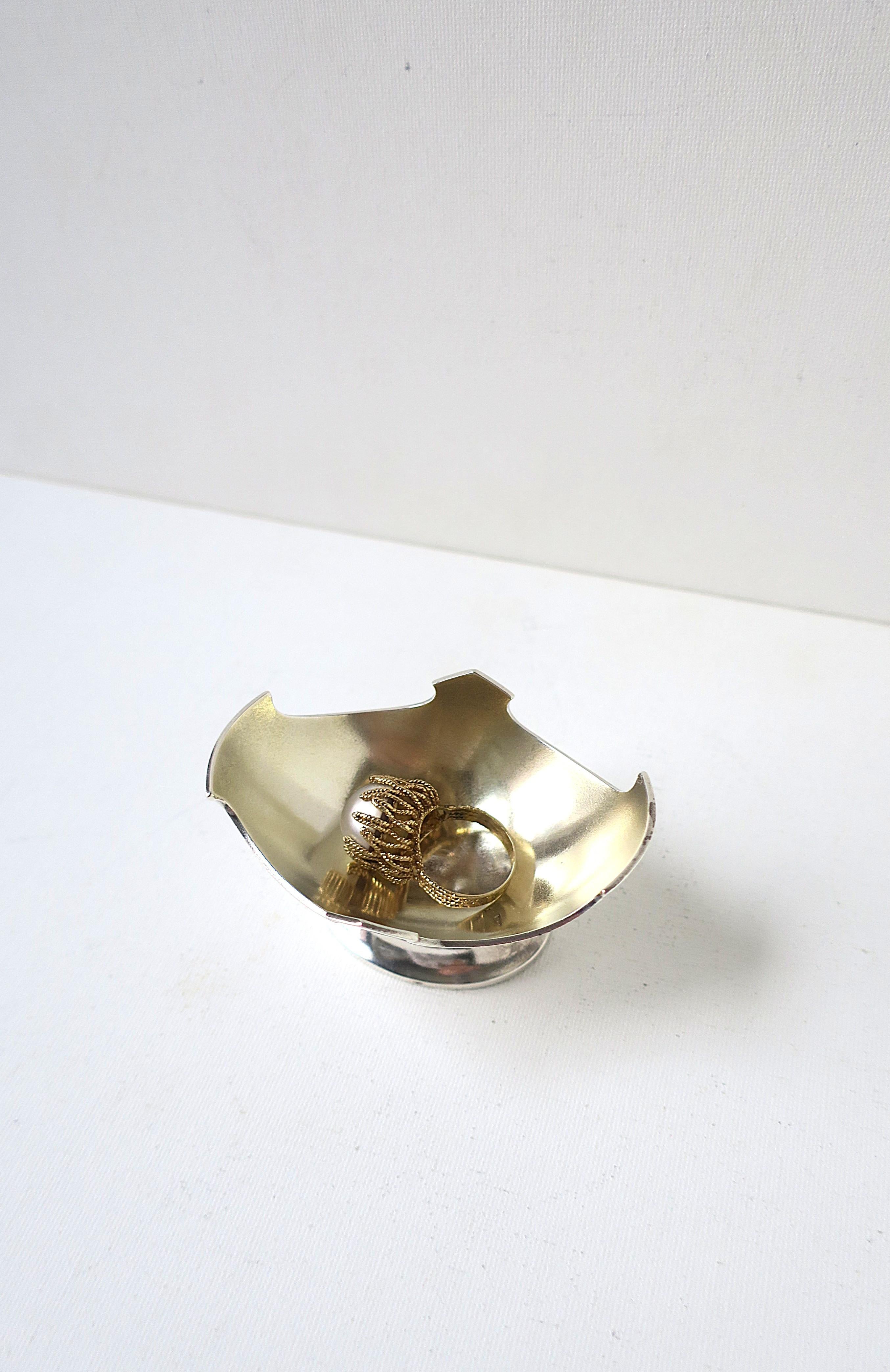 Vaso in argento sterling in vendita 1