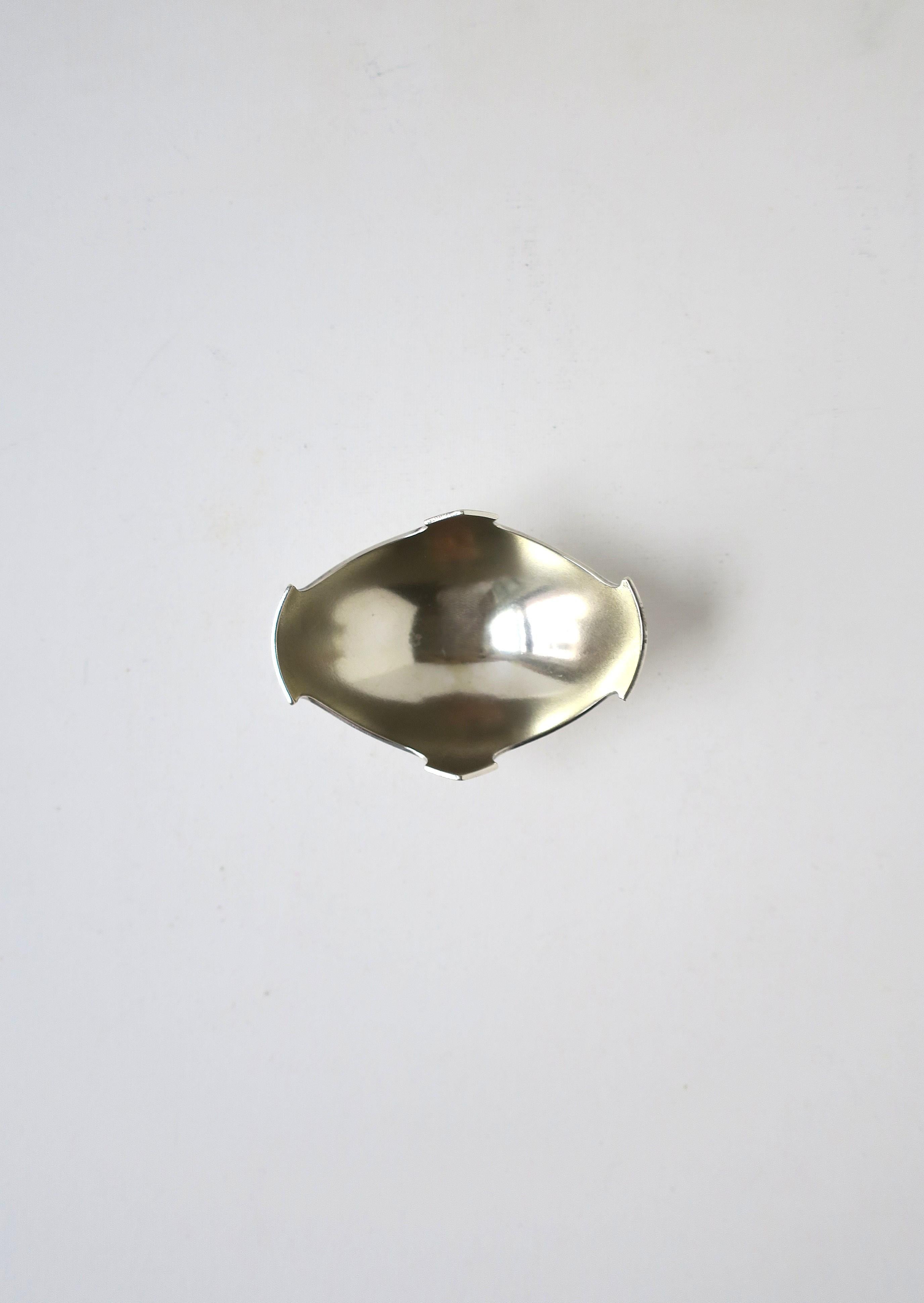 Vaso in argento sterling in vendita 2