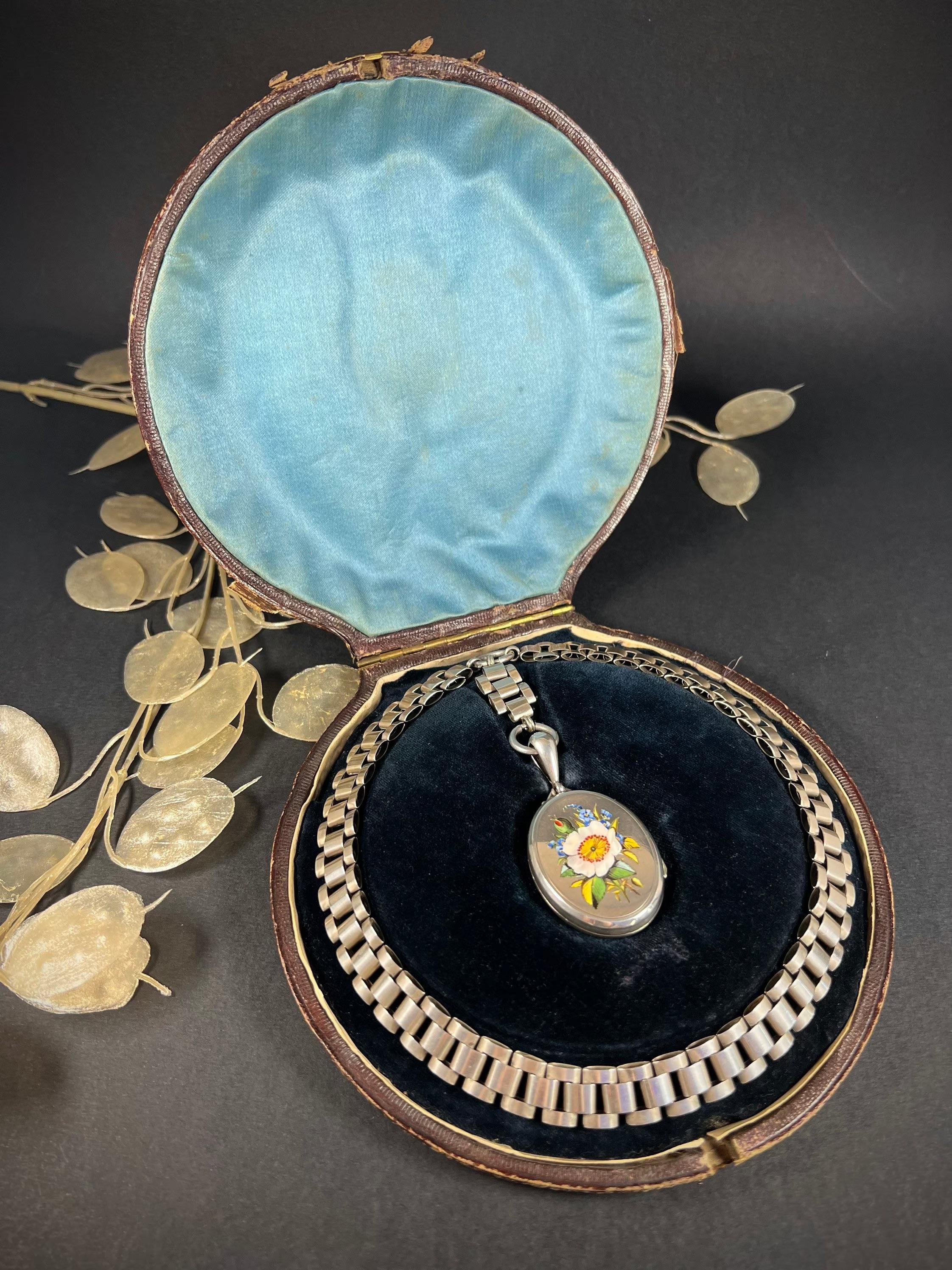 Sterling Silver Victorian Book Chain Collar Enamel Locket Necklace original Box In Good Condition In Brighton, GB