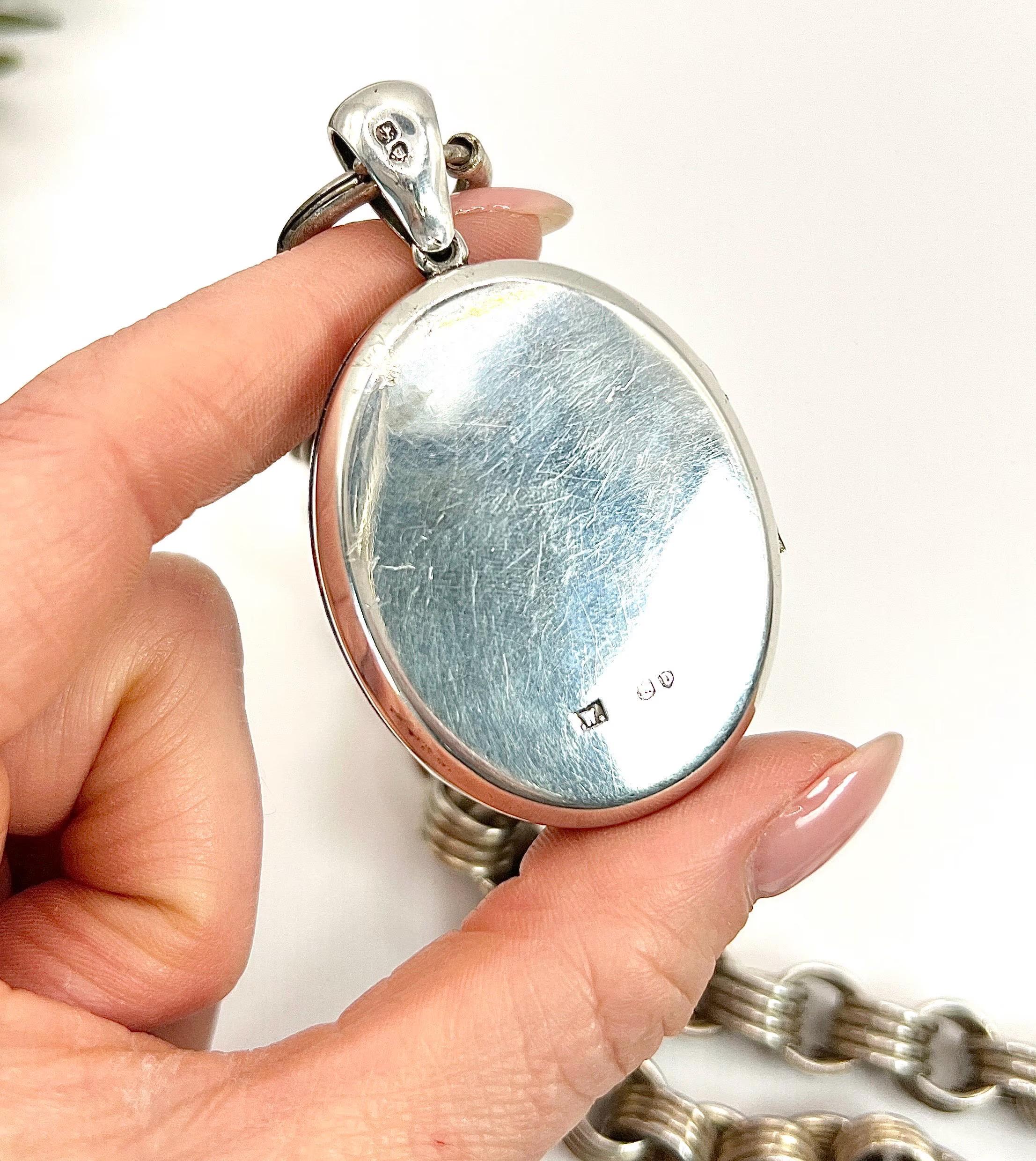 Sterling Silver Victorian Book Chain Necklace & Locket Hallmarked London 1879 For Sale 2