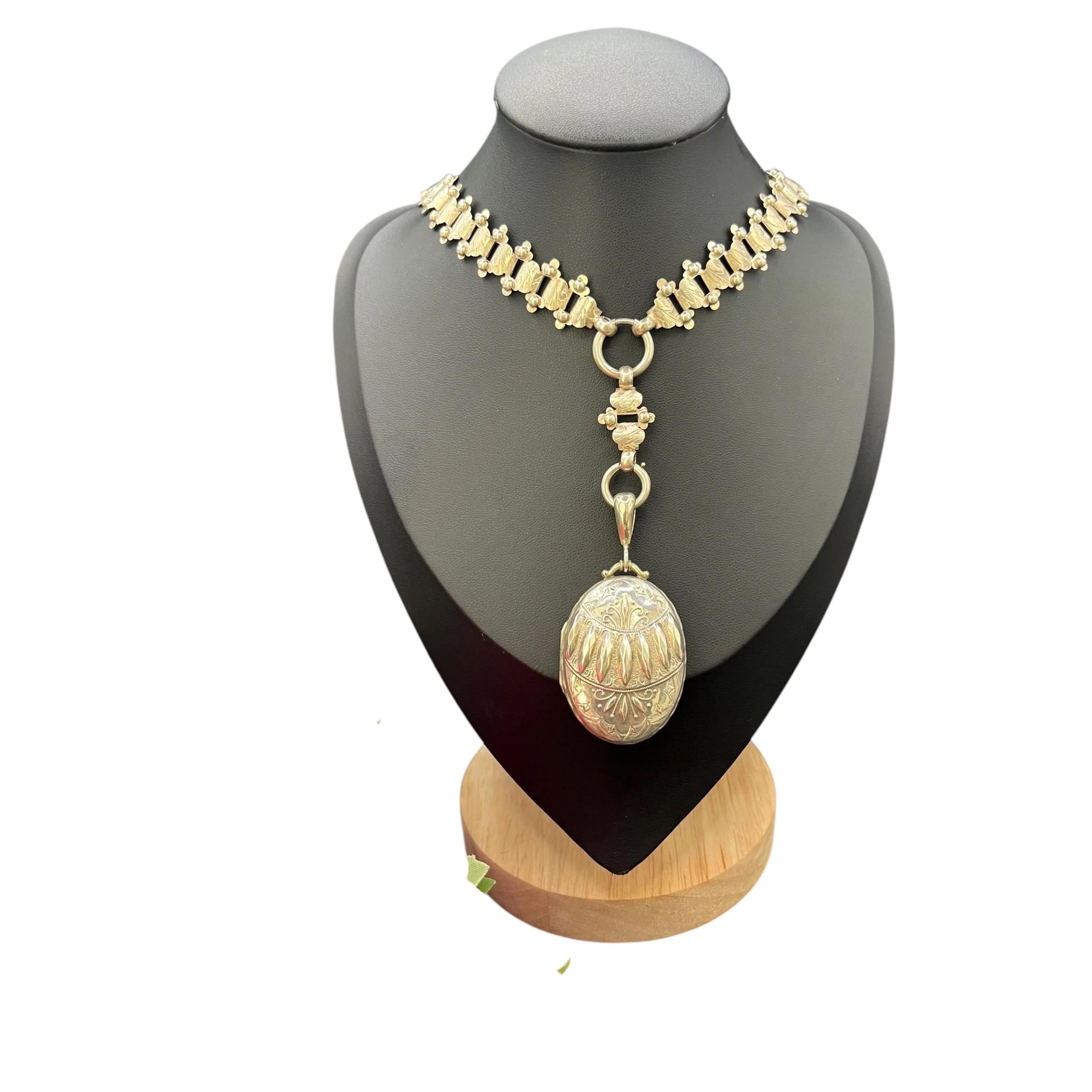 What does a pendant symbolize?