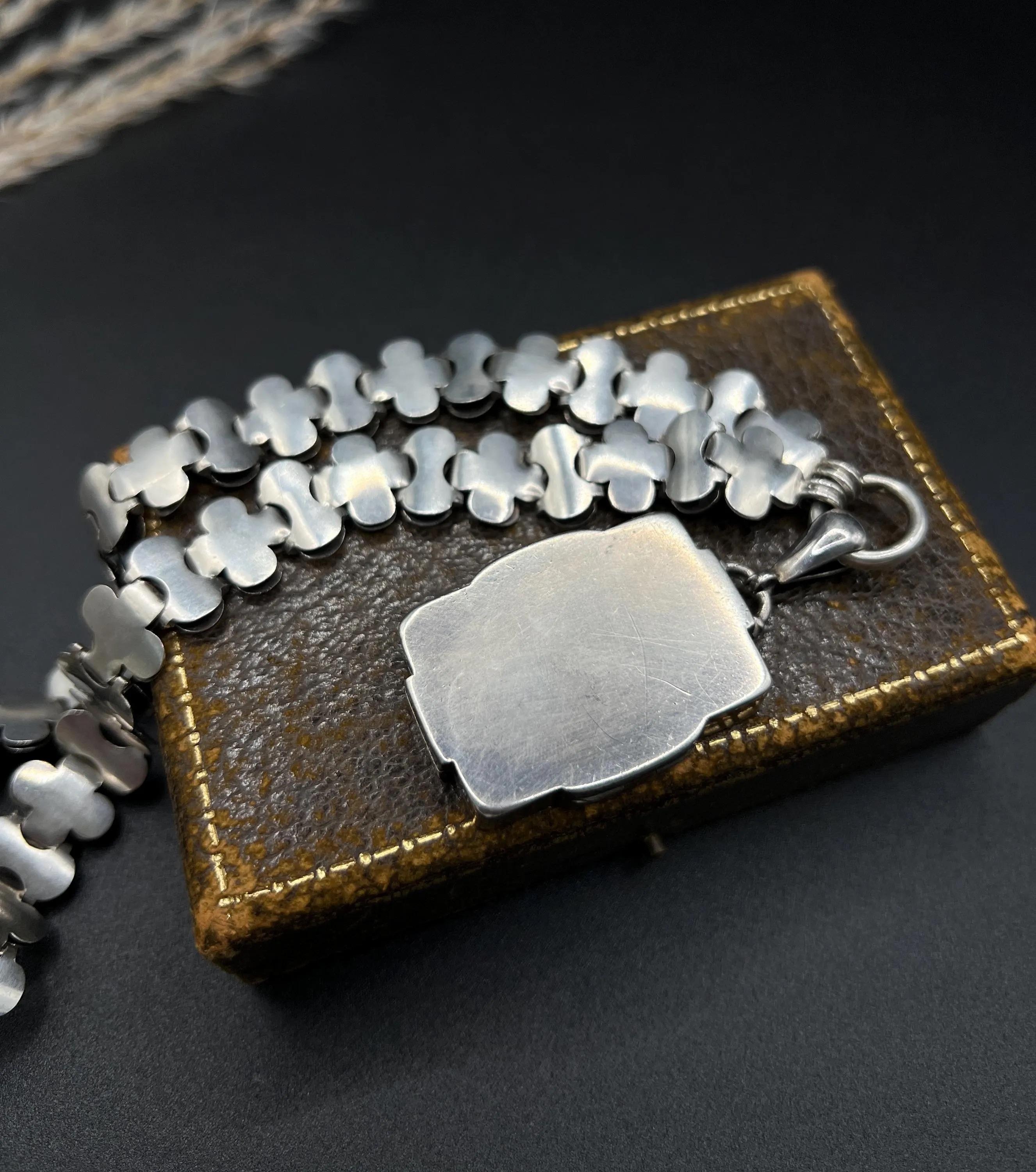 Collana a catena con libro in argento 925 e medaglione intarsiato in oro e argento. in vendita 6