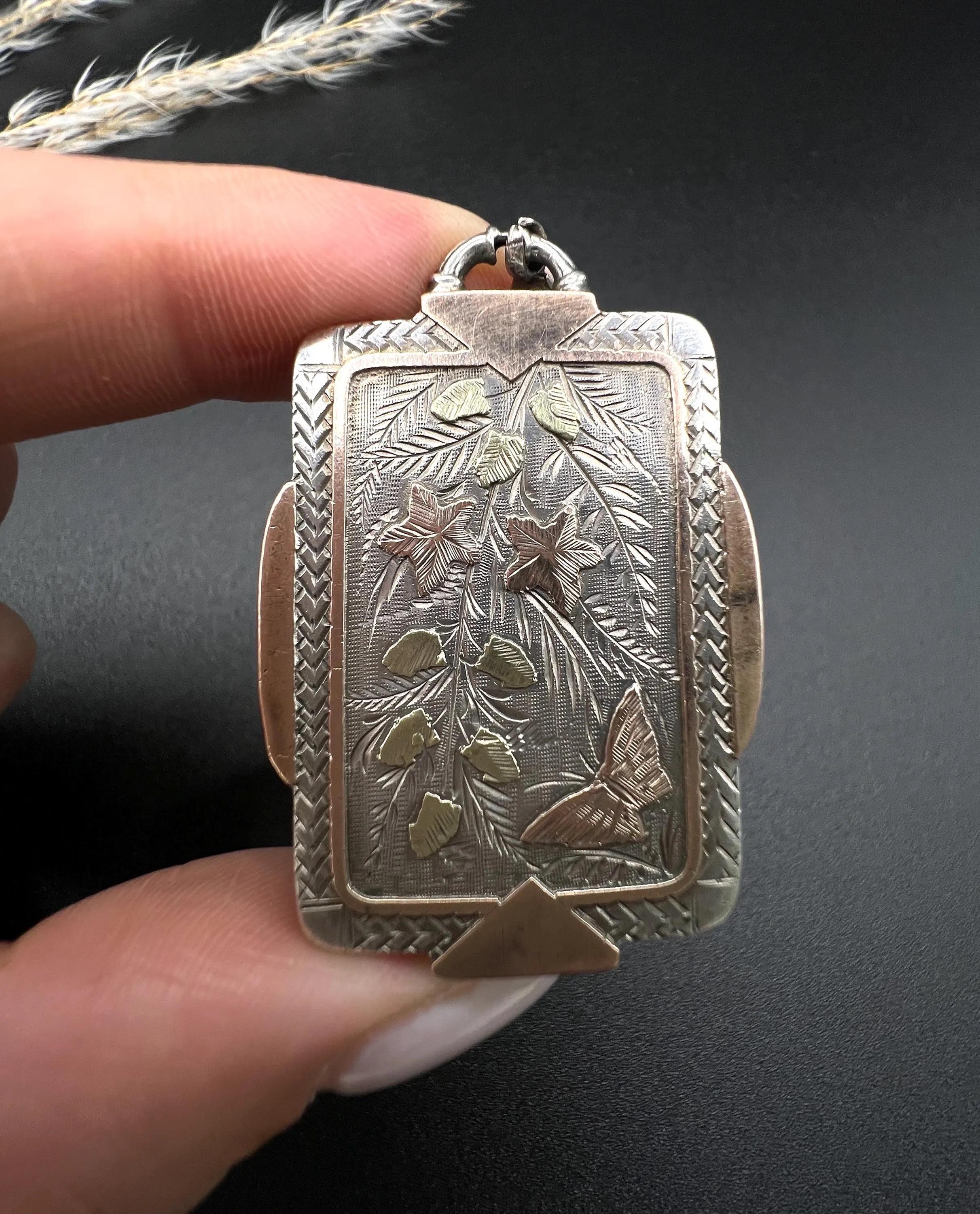 da uomo o donna Collana a catena con libro in argento 925 e medaglione intarsiato in oro e argento. in vendita