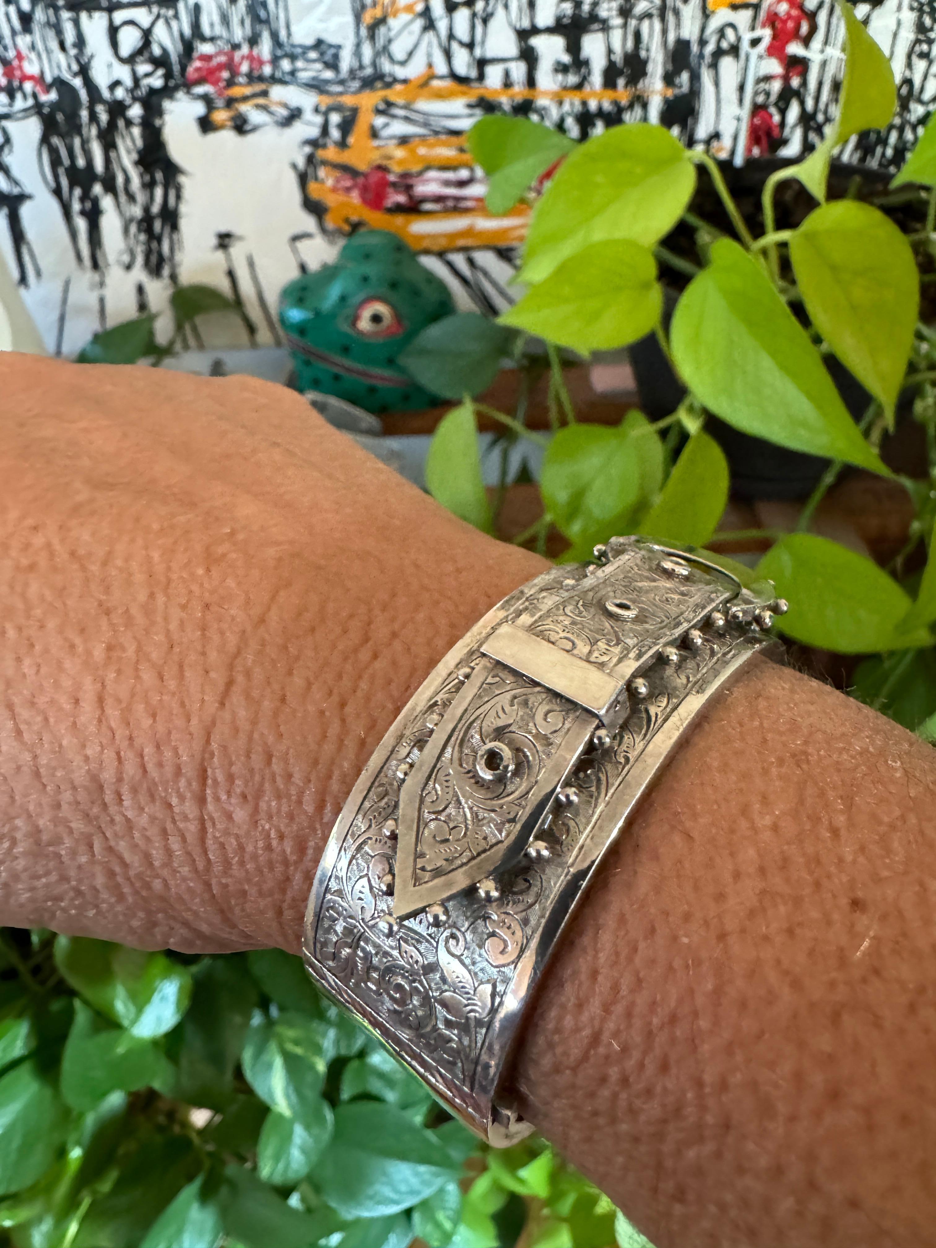 Vittoriano Bracciale con fibbia vittoriano in argento sterling, circa 1880, floreale in vendita