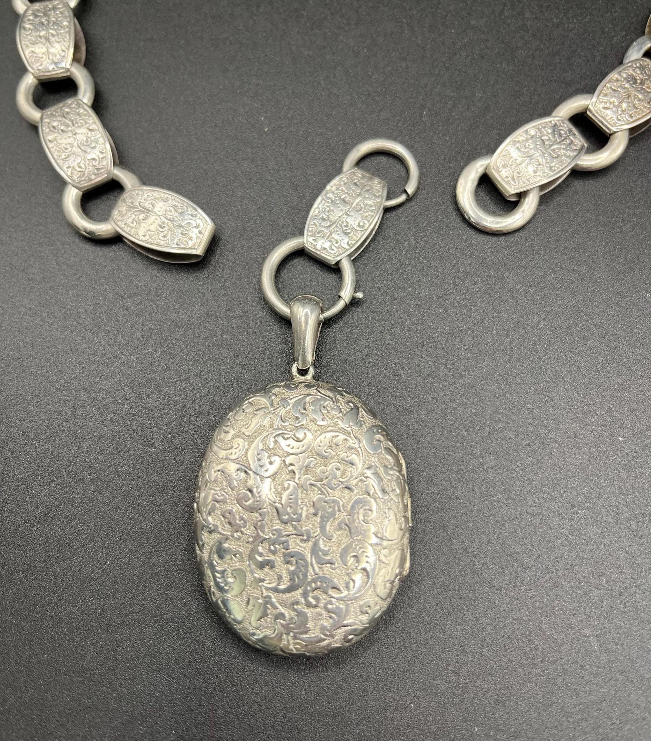 Collana vittoriana a catena in argento 925 con medaglione inciso in argento Circa 1880 in vendita 5