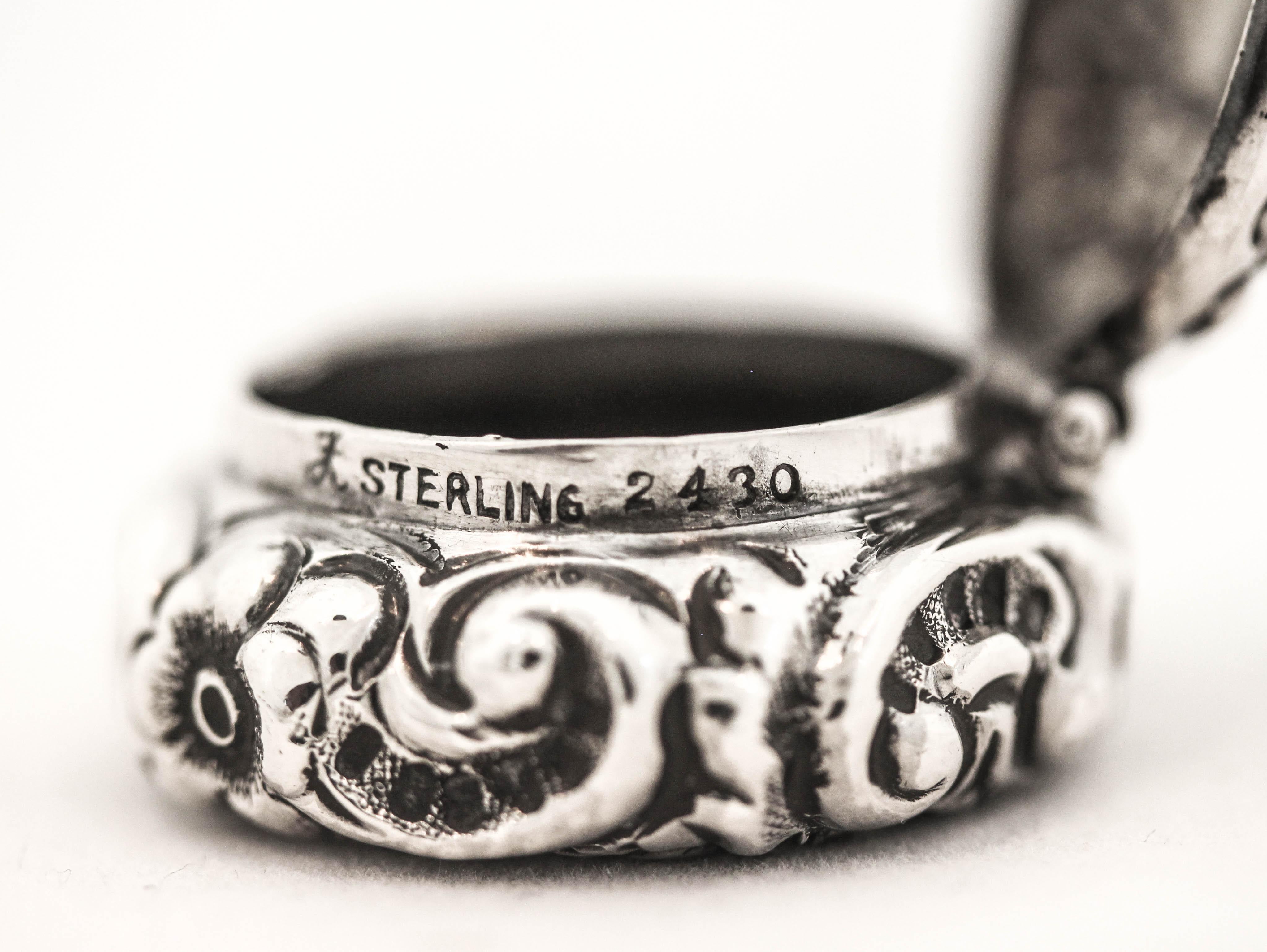Viktorianische Pillbox aus Sterlingsilber im Angebot 1
