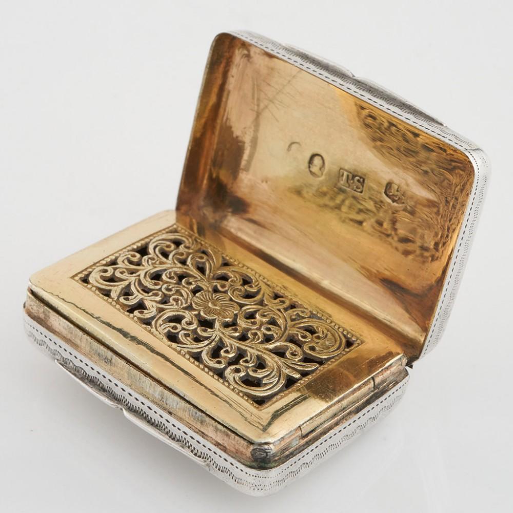 Heading : Sterling silver vinaigrette
Date : Hallmarked in Birmingham in 1824 for Thomas Shaw
Period : George IV
Origin : Birmingham, England
Decoration : Tooled embelishment to the cover with central oval catouche containing monogram, underside