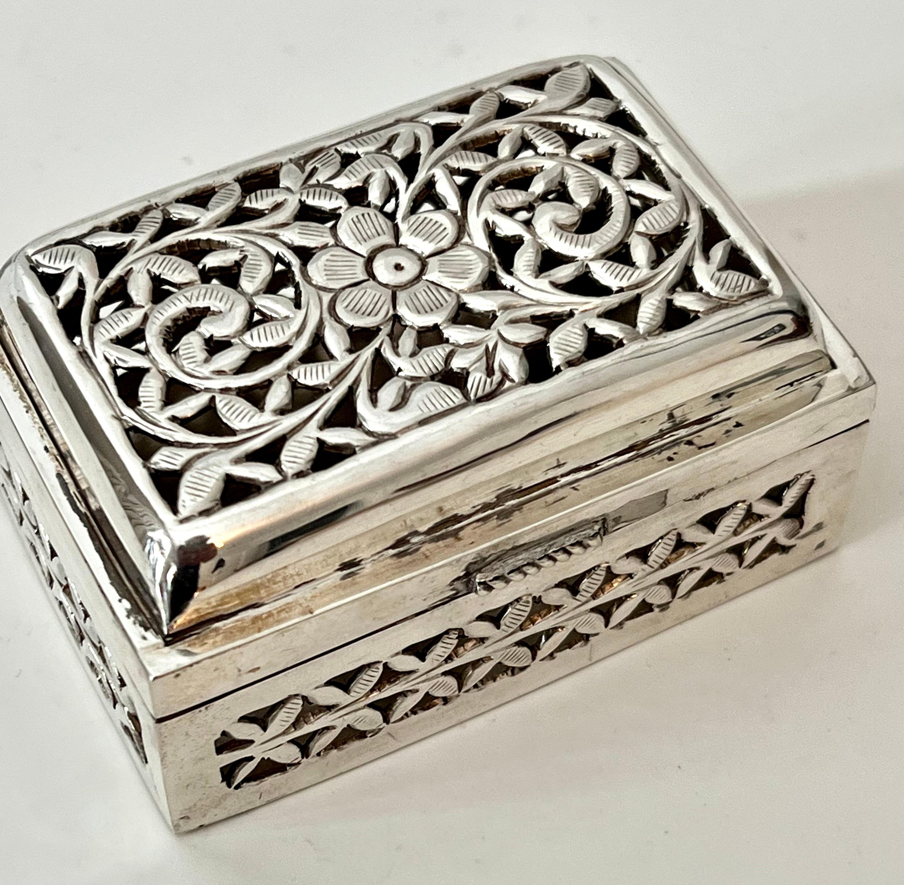 Victorian Sterling Silver Vinaigrette or Decorative box with Ivy and Floral Cut-out For Sale