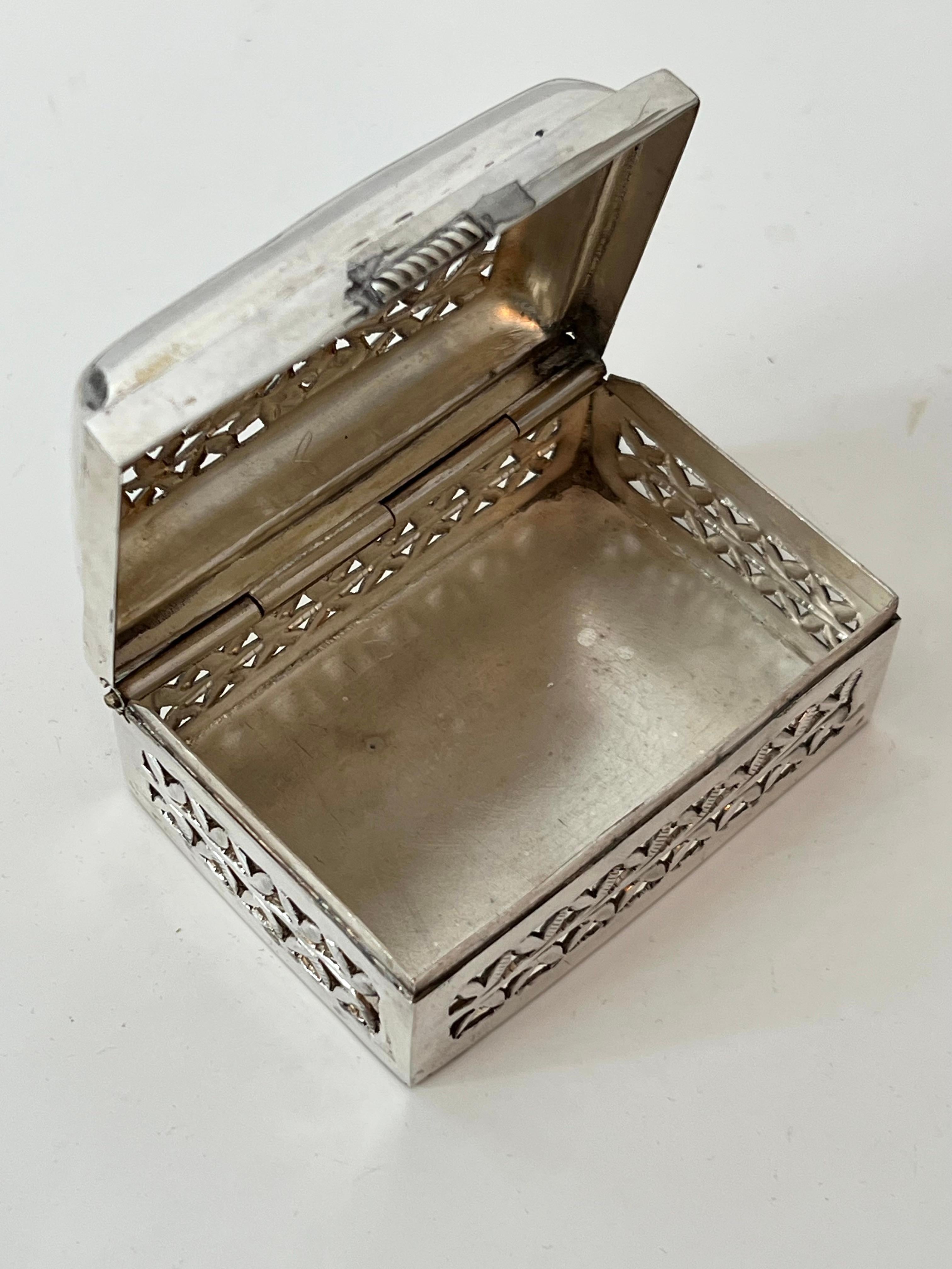 19th Century Sterling Silver Vinaigrette or Decorative box with Ivy and Floral Cut-out For Sale