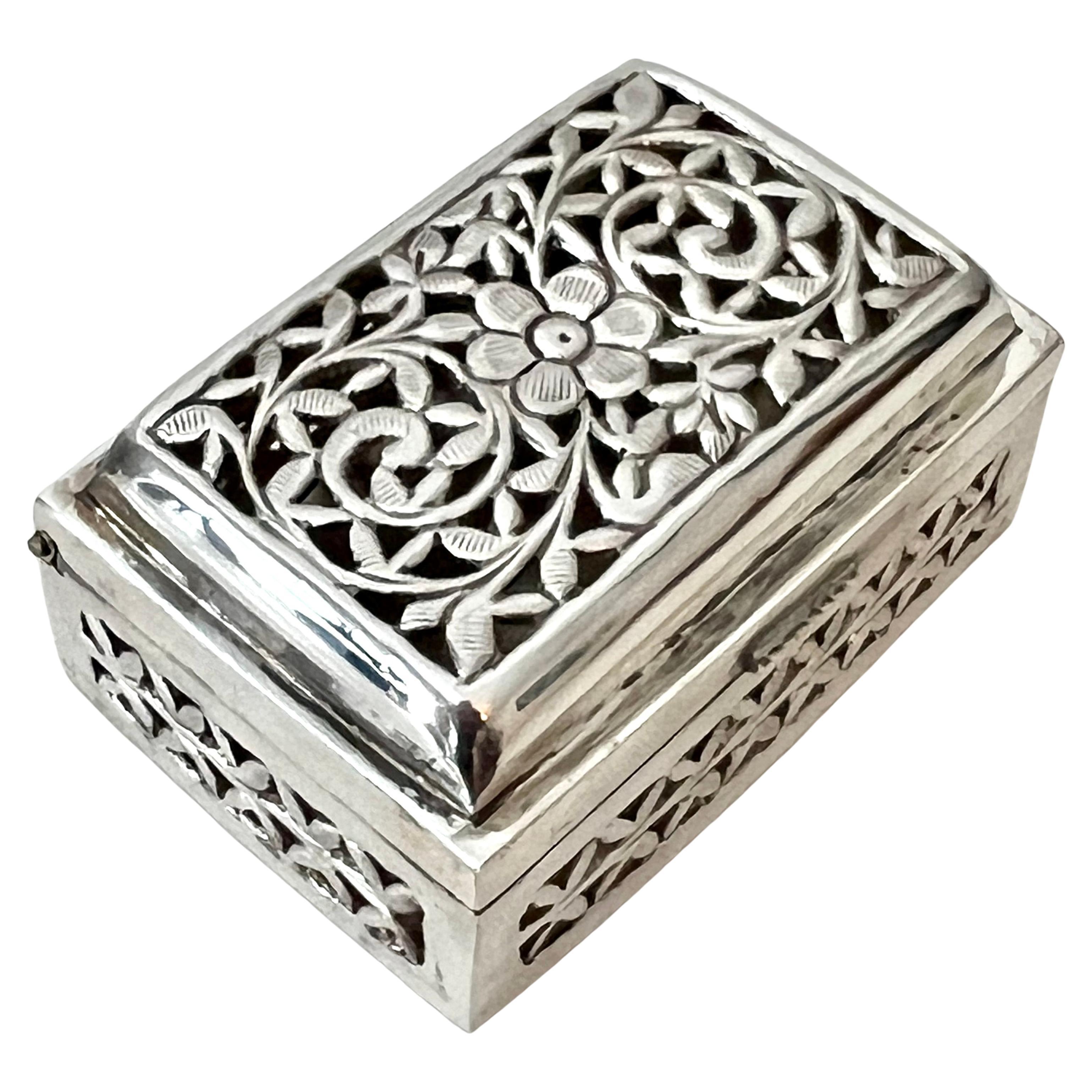 Sterling Silver Vinaigrette or Decorative box with Ivy and Floral Cut-out For Sale