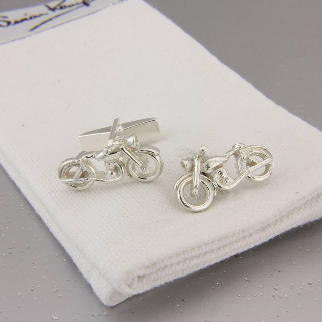 A highly detailed vintage motor bike cast in solid Sterling Silver and made into a cufflink.
Made up as a mirror image the Bikes sit beautifully on the cuff.
