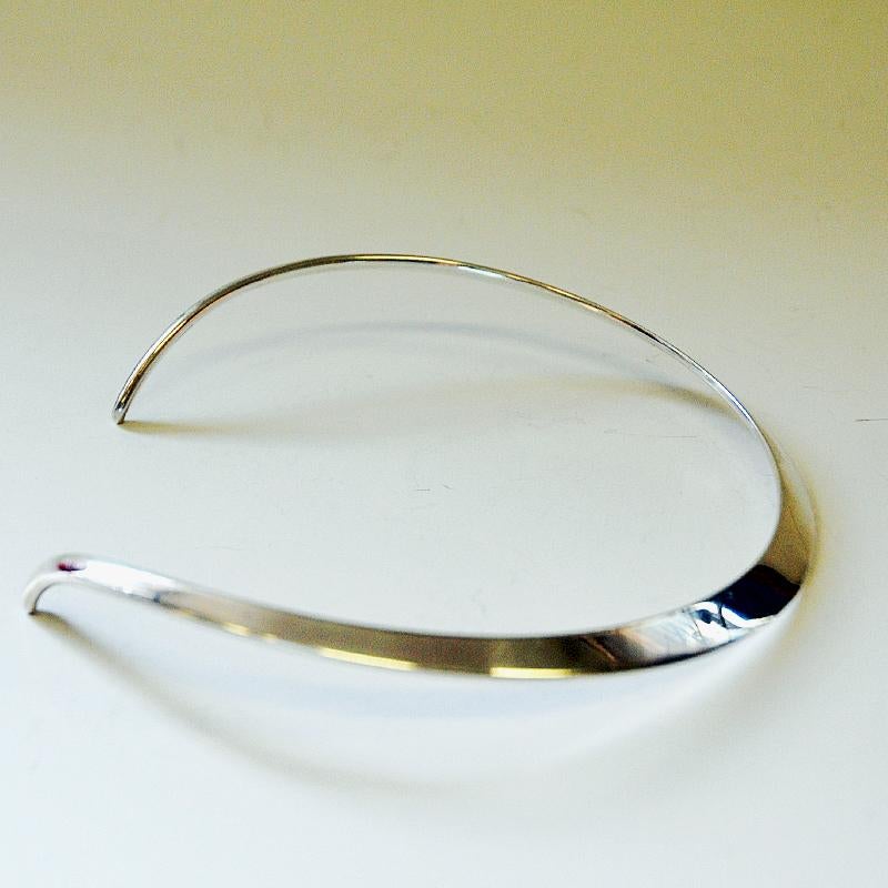 A Classic beautiful silver neck ring by Niels Erik From, Denmark, 1960s. Easy to wear and put on / off your neck. Stamped with: Stamped with From 925S.
Special and Classic jewelry in a good vintage condition. Size: 13.5 cm W x 12 cm H. Thickness: 1