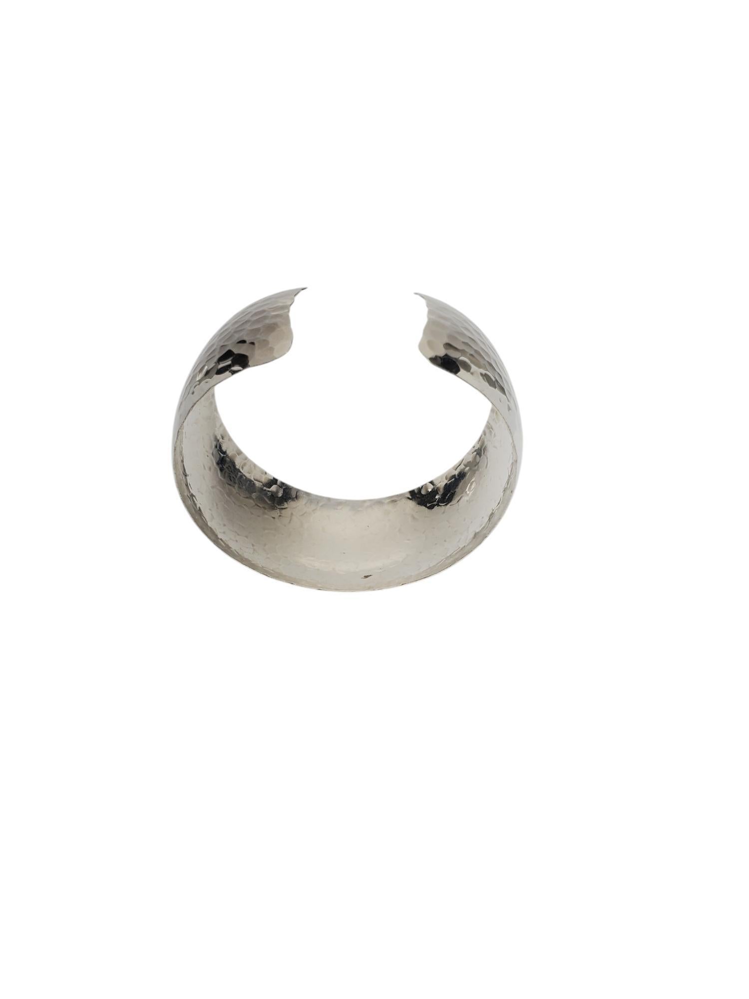 Bracelet manchette large martelé en argent sterling # 20761 en vente 1
