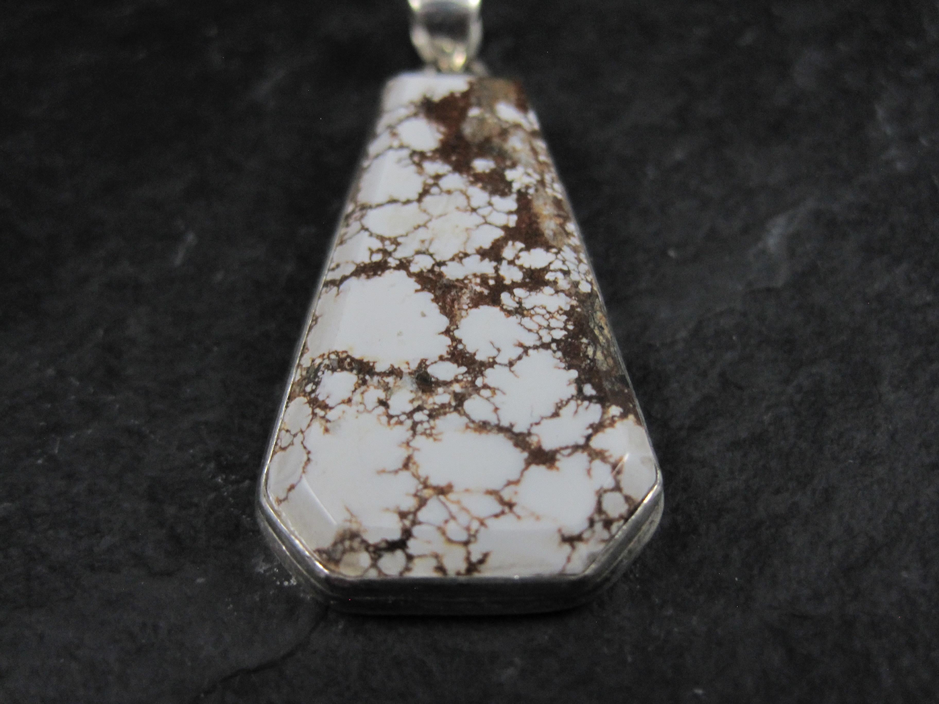 Ciondolo in magnesite a forma di cavallo selvaggio in argento 925 In condizioni ottime in vendita a Webster, SD