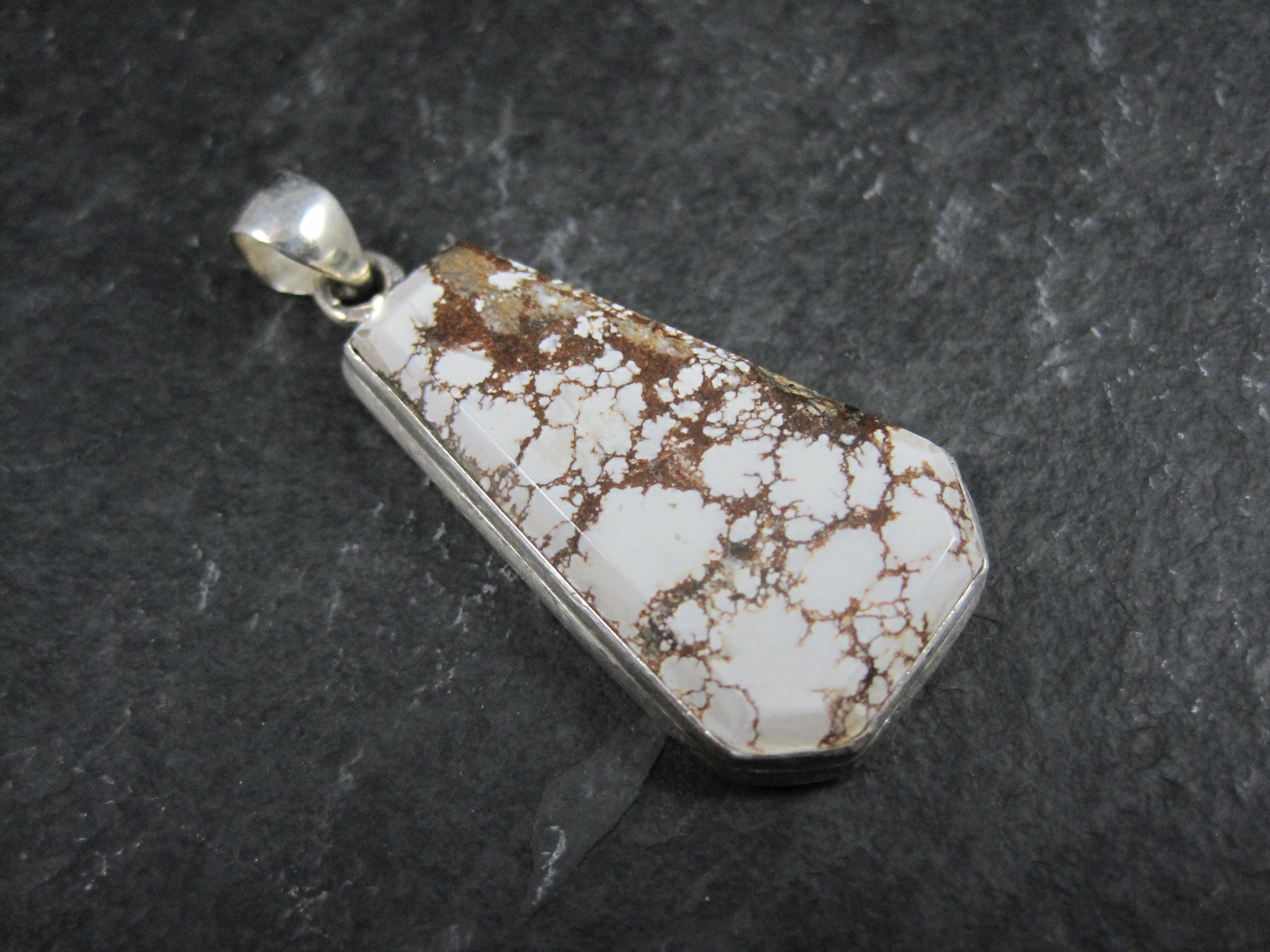 Ciondolo in magnesite a forma di cavallo selvaggio in argento 925 in vendita 1