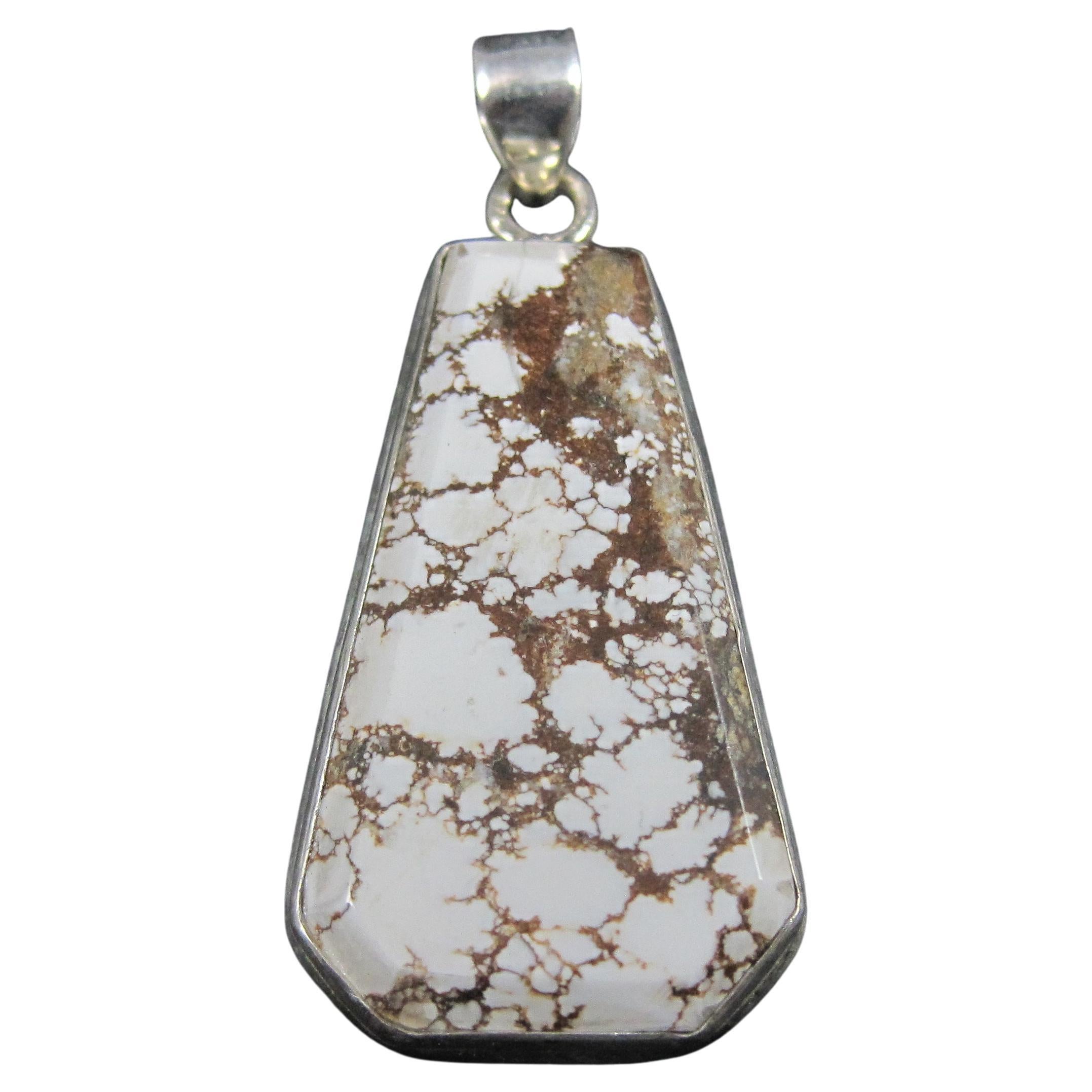 Ciondolo in magnesite a forma di cavallo selvaggio in argento 925 in vendita