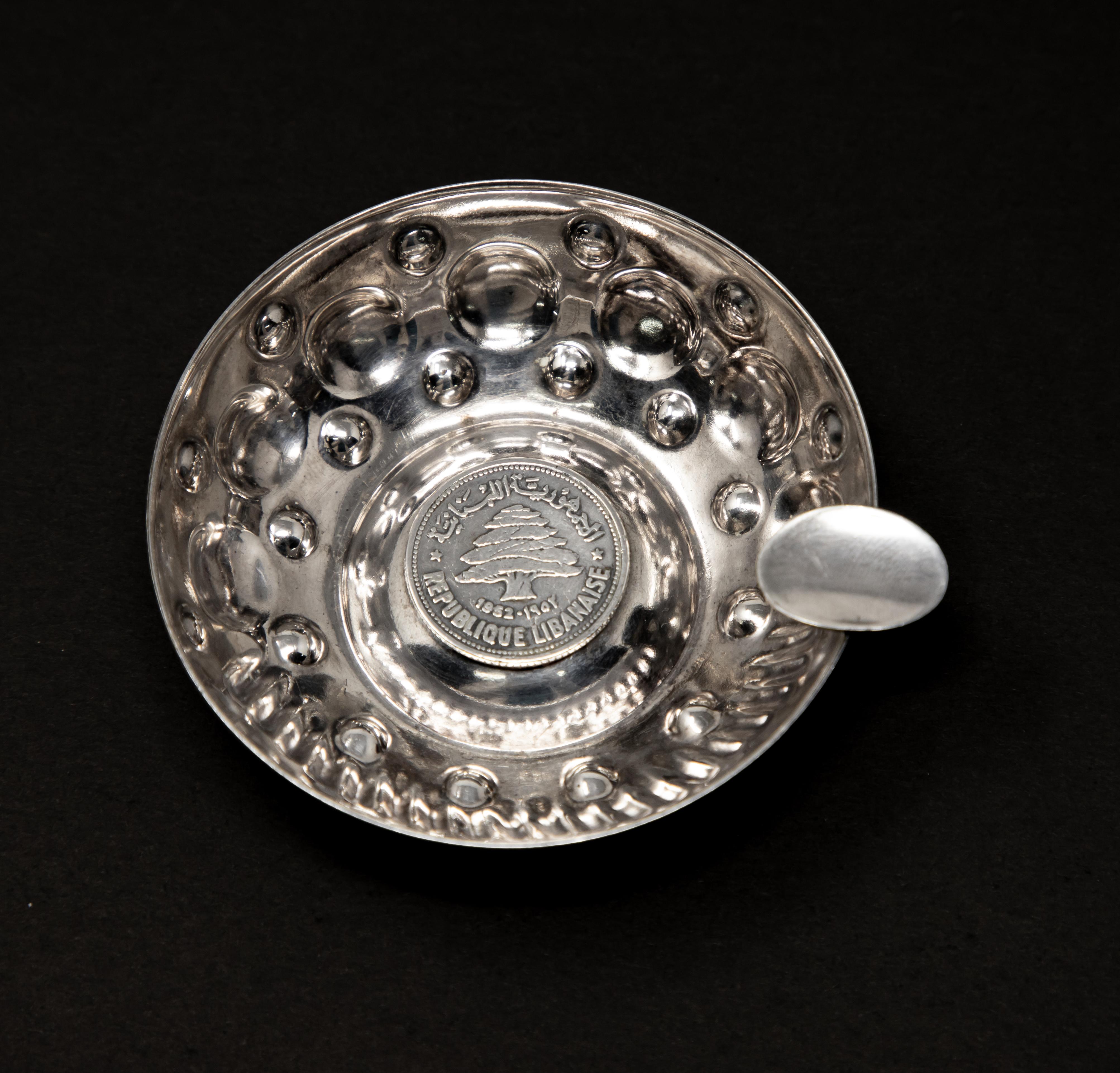 Offering this sterling silver wine taster with a Republic Libanaise coin. Has lots of handcrafted raised dots.