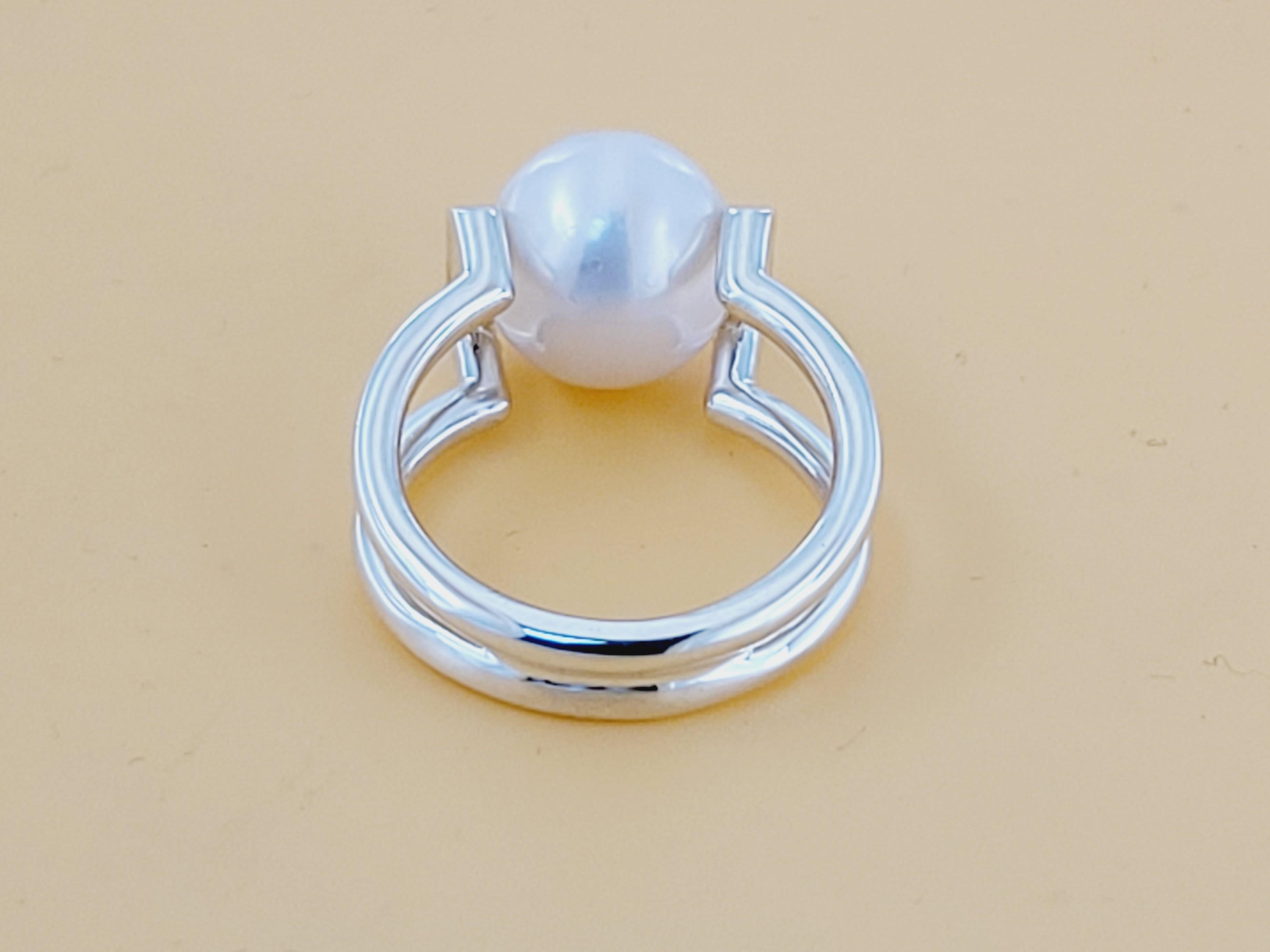 Round Cut Sterling silver with a freshwater cultured pearl For Sale