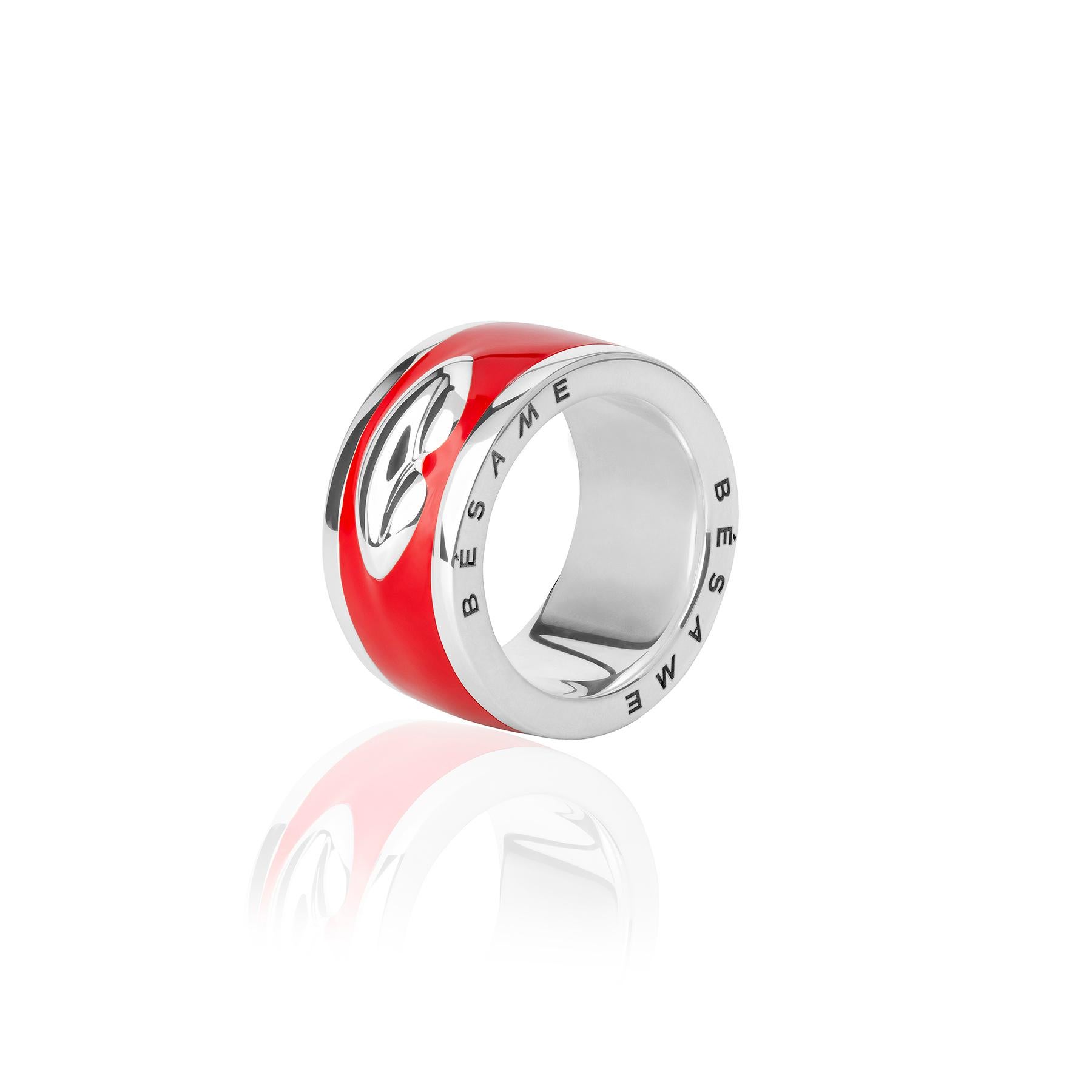 The Bésame Red Color Ring from the Bésame collection by TANE is made in sterling silver and nanoceramic details. The silver frame contains TANE's exclusive red ceramic inside, giving a touch of color and boldness to the piece. In the center, the