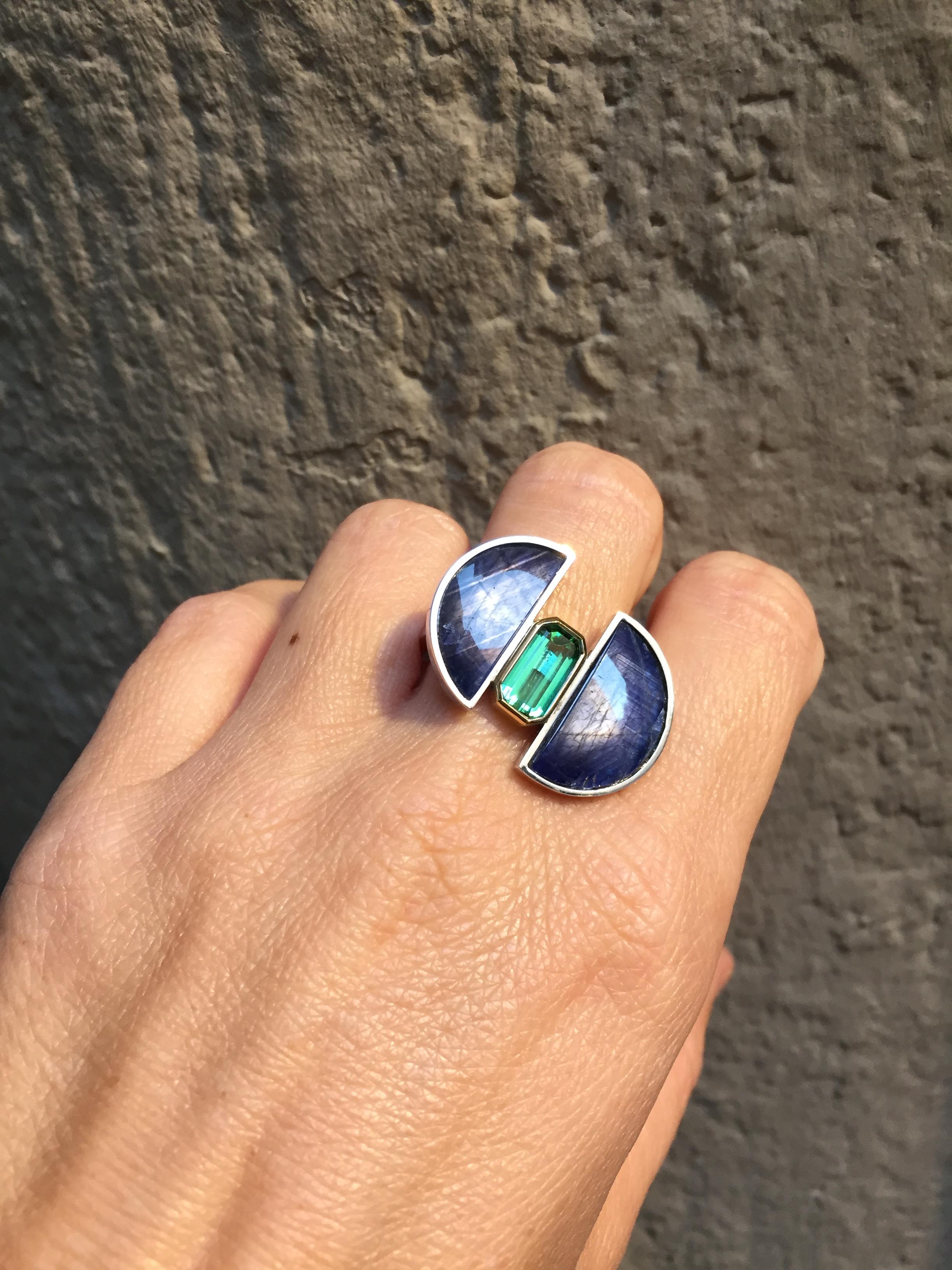 Sterling Silver Yellow Gold Sapphire and Green Tourmaline cocktail Ring In New Condition In Barcelona, ES