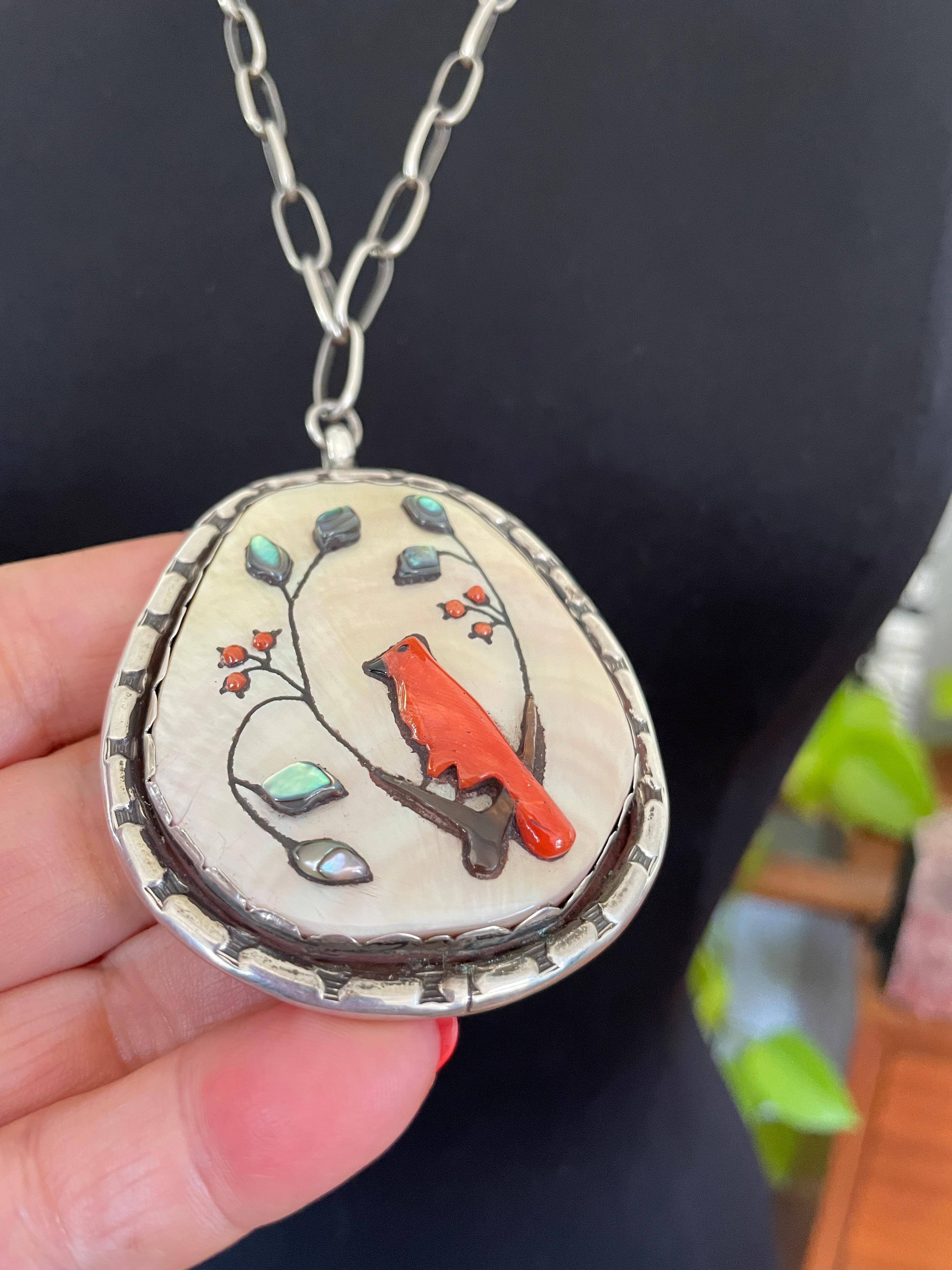 Ciondolo con corallo e conchiglia Zuni in argento Sterling con collana Nativi Americani in vendita 3