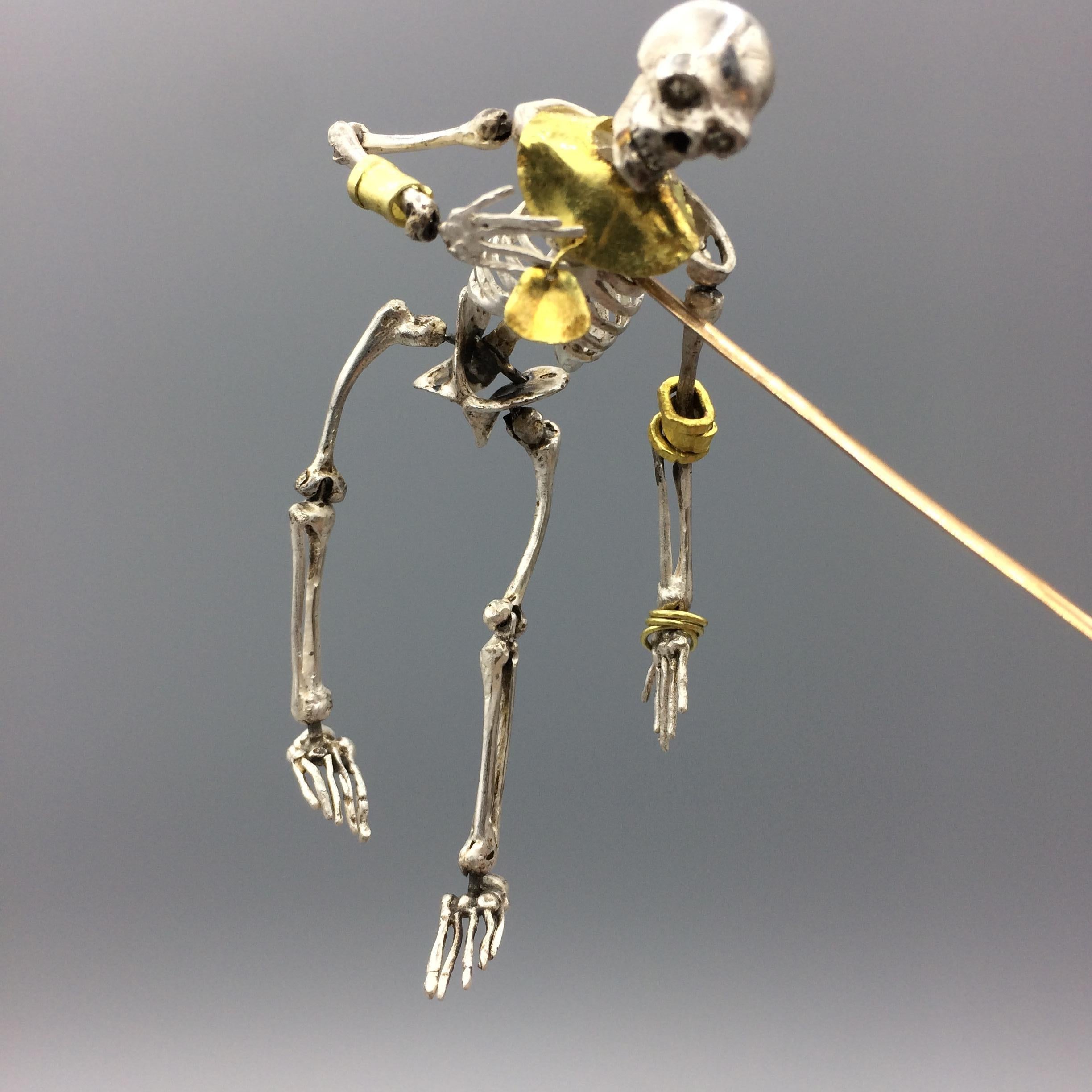 skeletons holding hands necklace