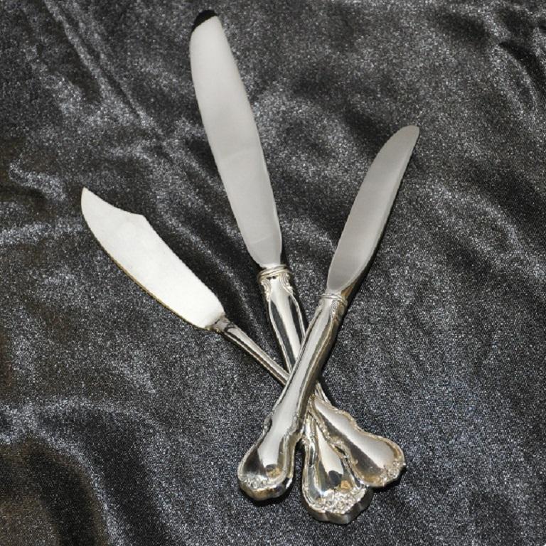 Sterling Slver Flatware Set French Provincial Patented in 1949 by Towle  In Excellent Condition For Sale In Surfside, FL