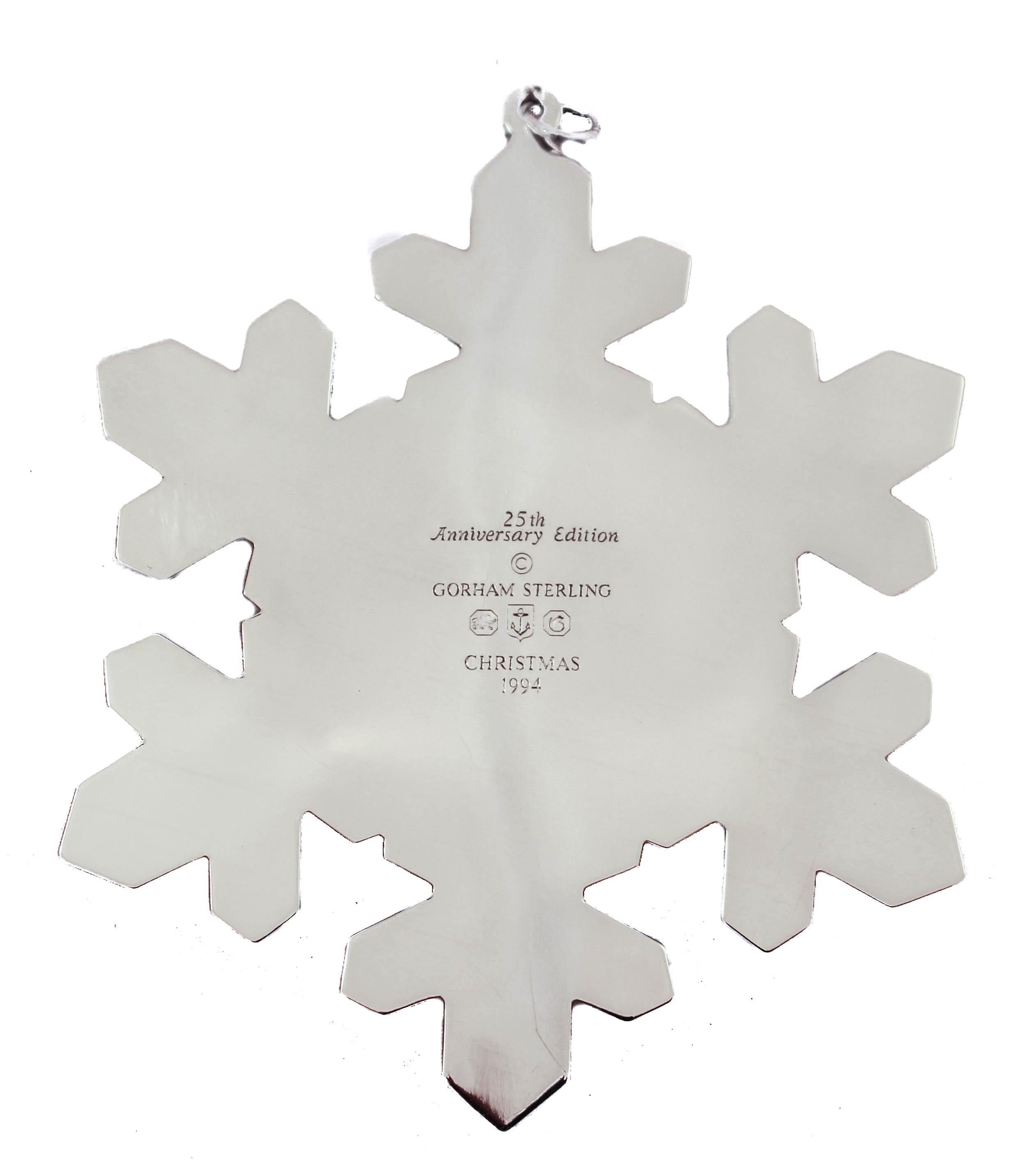 Sterling Snowflake Christmas Ornament In Excellent Condition For Sale In Brooklyn, NY