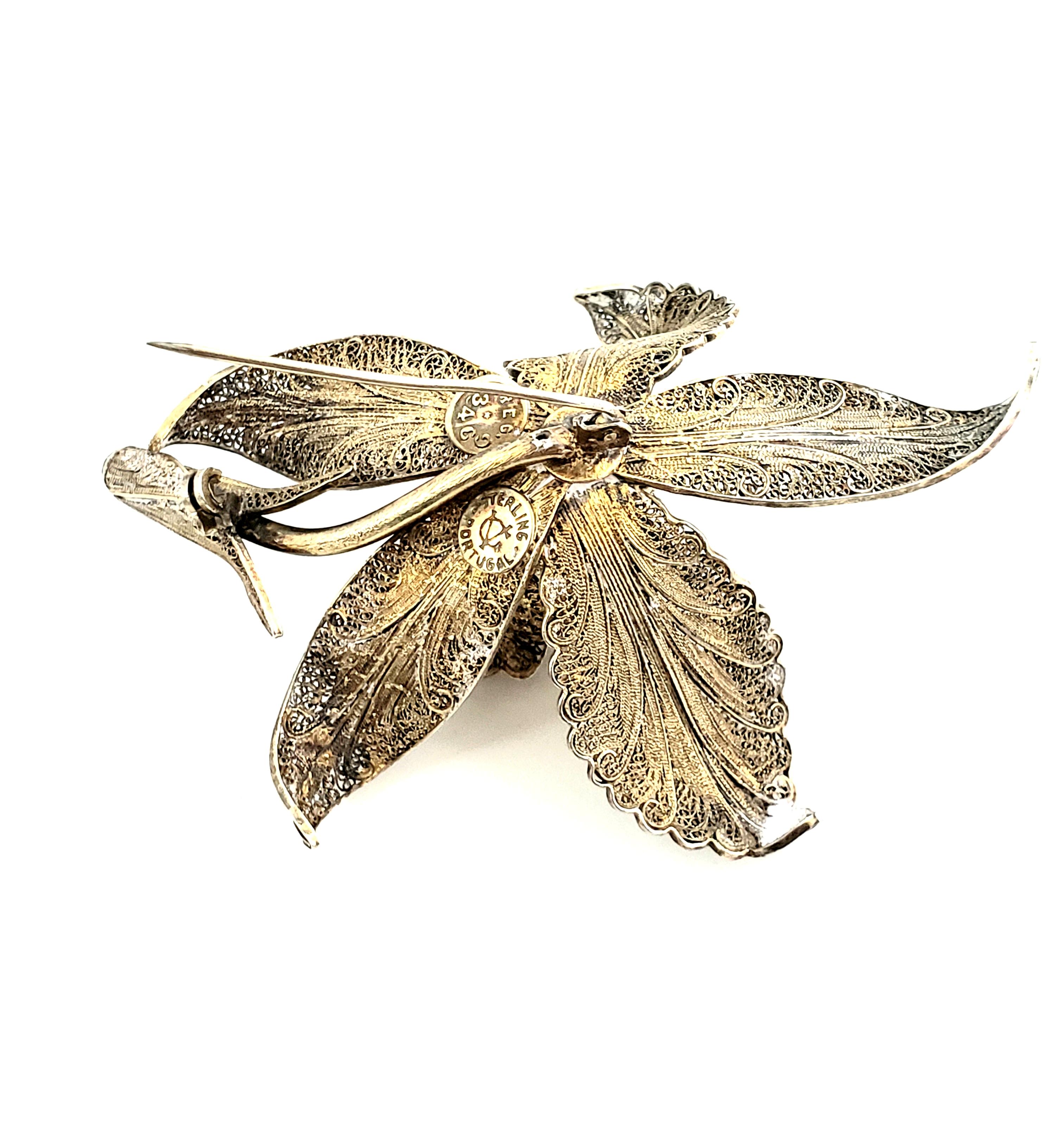 Sterling Sterling Portugal Vermeil Filigree Brooch, Reg 3469

This is a fabulous Portugal sterling vermeil flower brooch. Realistic gold sterling vermeil in light Airy filigree pattern.

Measurements:     Brooch measures 3 1/2 inches length, 2 1/2