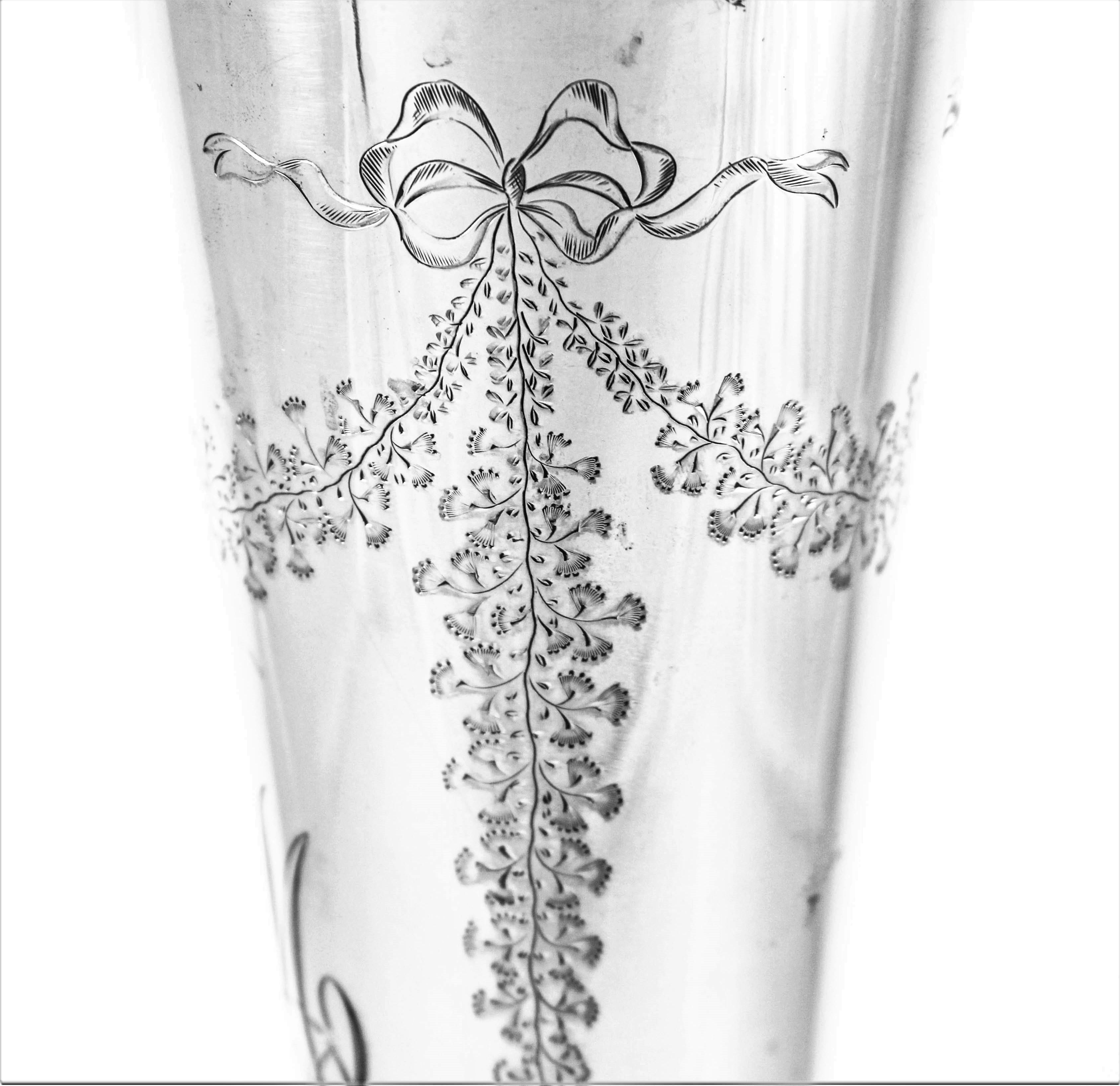 Milieu du XXe siècle Vase trompette en argent sterling en vente