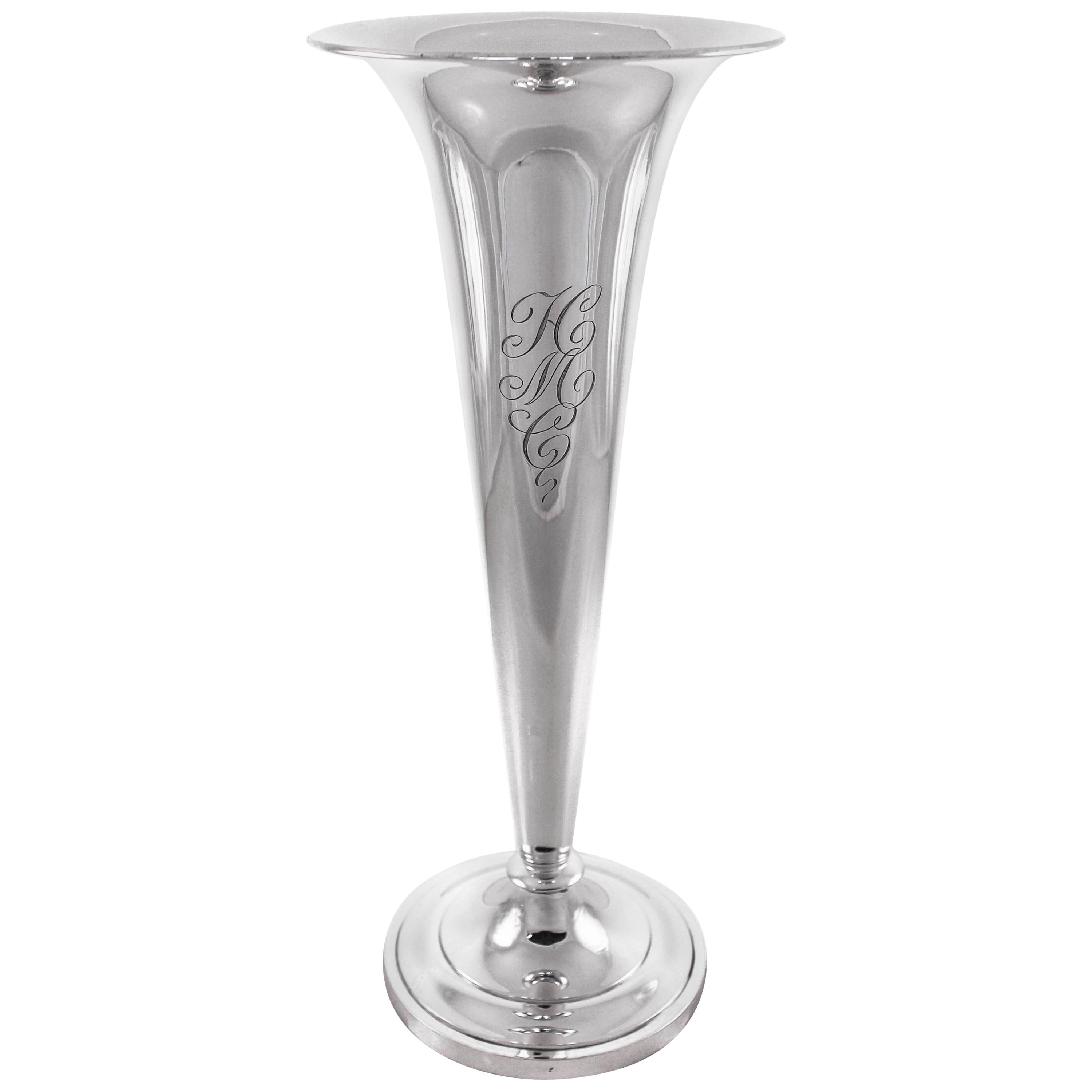 Vase trompette en argent