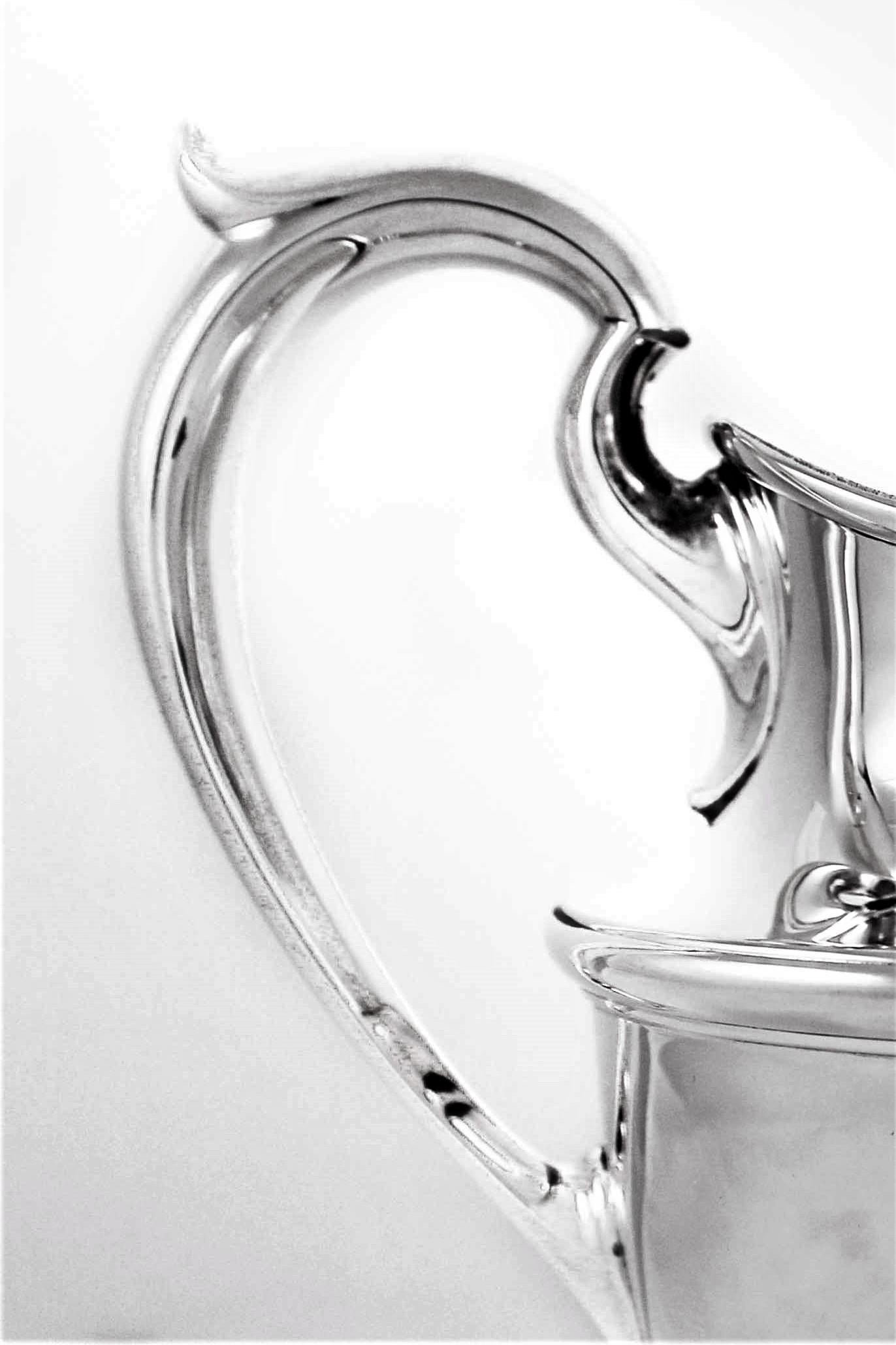 After the great depression of 1929, the decorative style became a lot less ornate and more plain. Simple and unadorned became the style of the times. It reflected the sentiment of the times and was mirrored in the objet d’art. This water pitcher