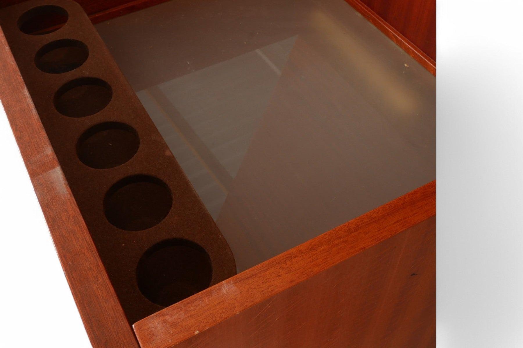 Stern + Stern Concerton Type v 594 Bar + Stereo Cabinet In Good Condition For Sale In Berkeley, CA