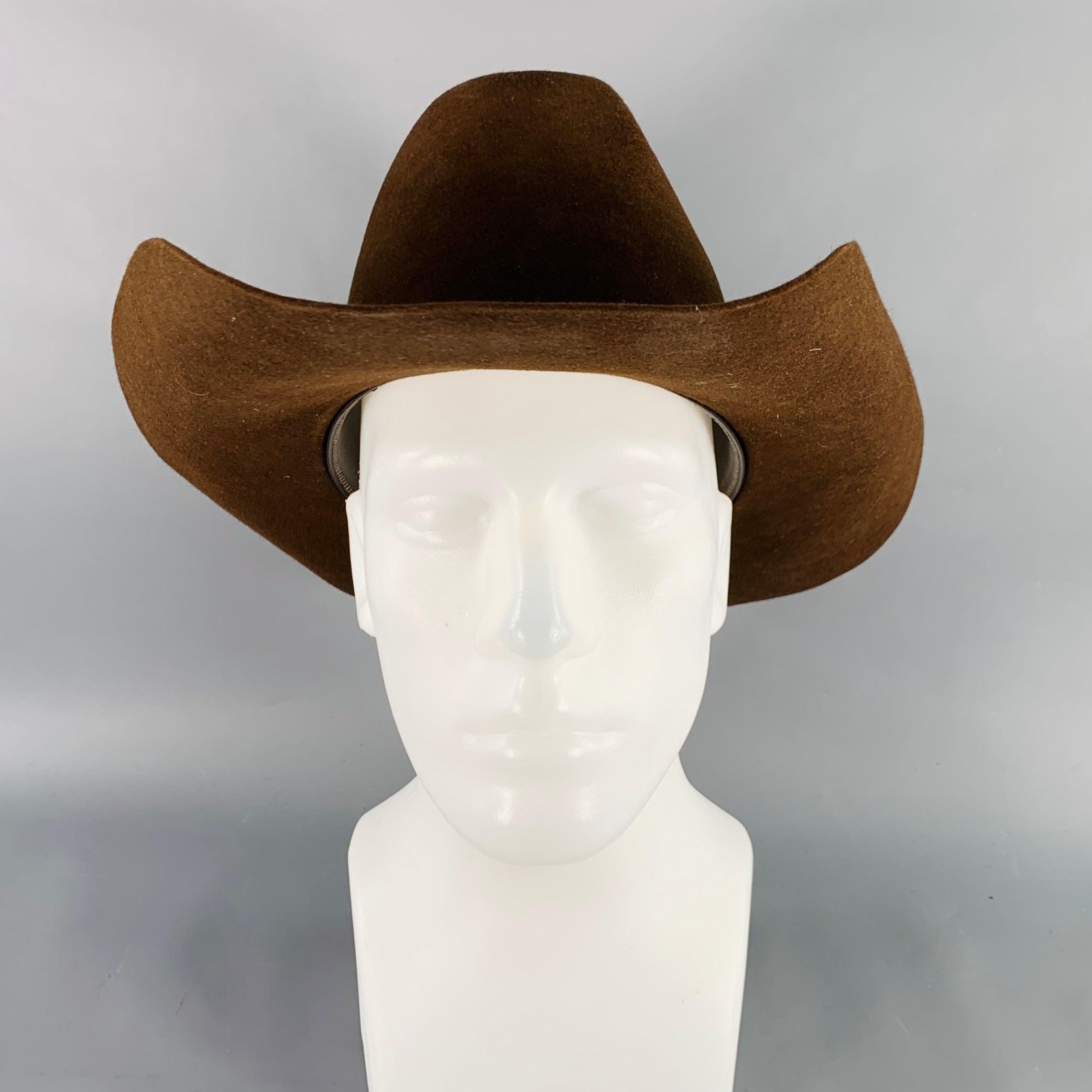 STETSON cowboy hat
in a brown felt featuring a pinched top and brown ribbon band detail. Comes with box.Good Pre-Owned Condition with Box. Minor marks on top of hat, tear at sweatband, as is. 

Marked:   58 / 7.25 

Measurements: 
  Opening: 23
