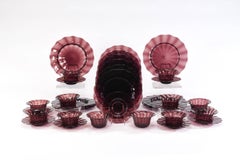 Steuben Amatista Soplado a Mano Servicio de Platos y Copas para 12