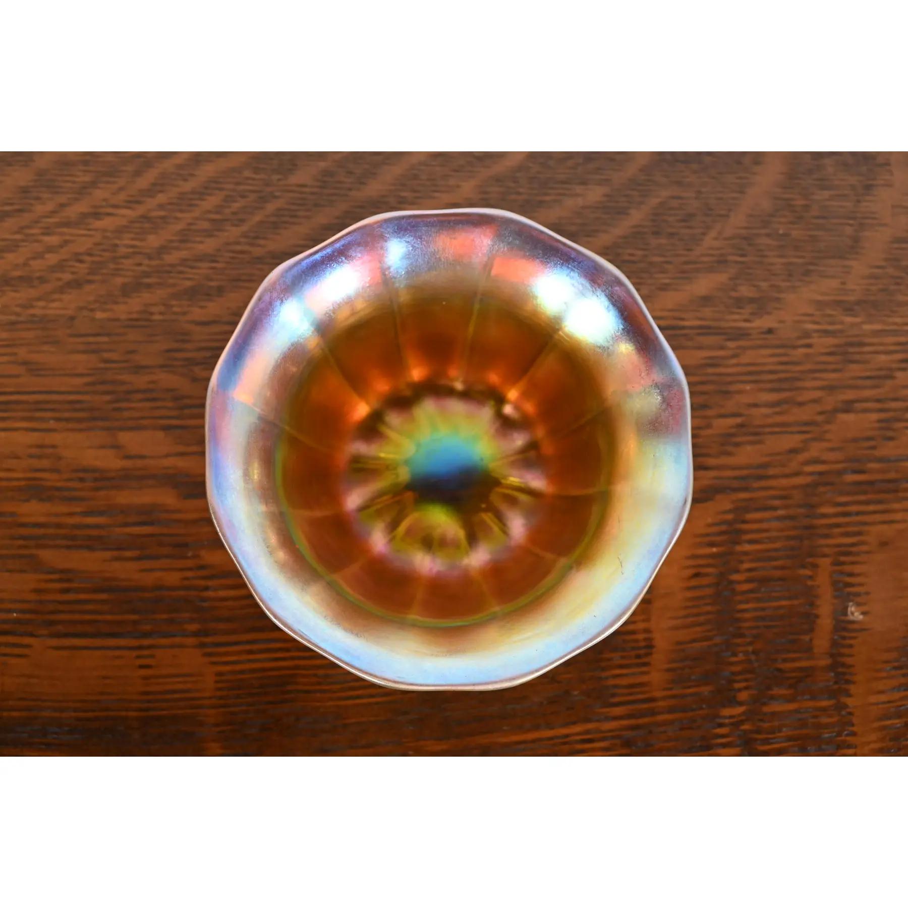 Américain Bol à doigts en verre d'art irisé Steuben Aurene en vente