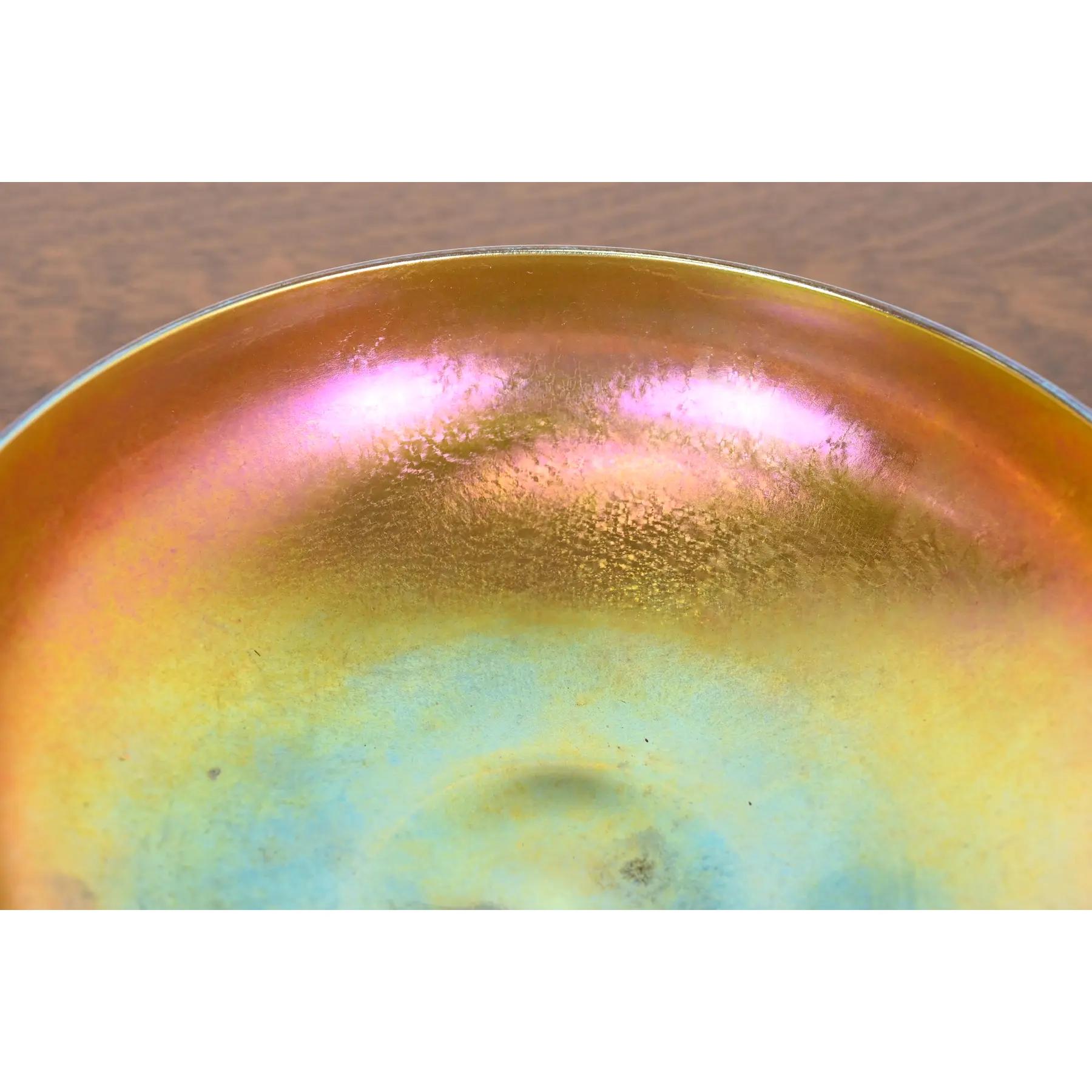 Steuben Aurene Iridescent Art Glass Fruit Bowl or Center Bowl In Good Condition For Sale In South Bend, IN