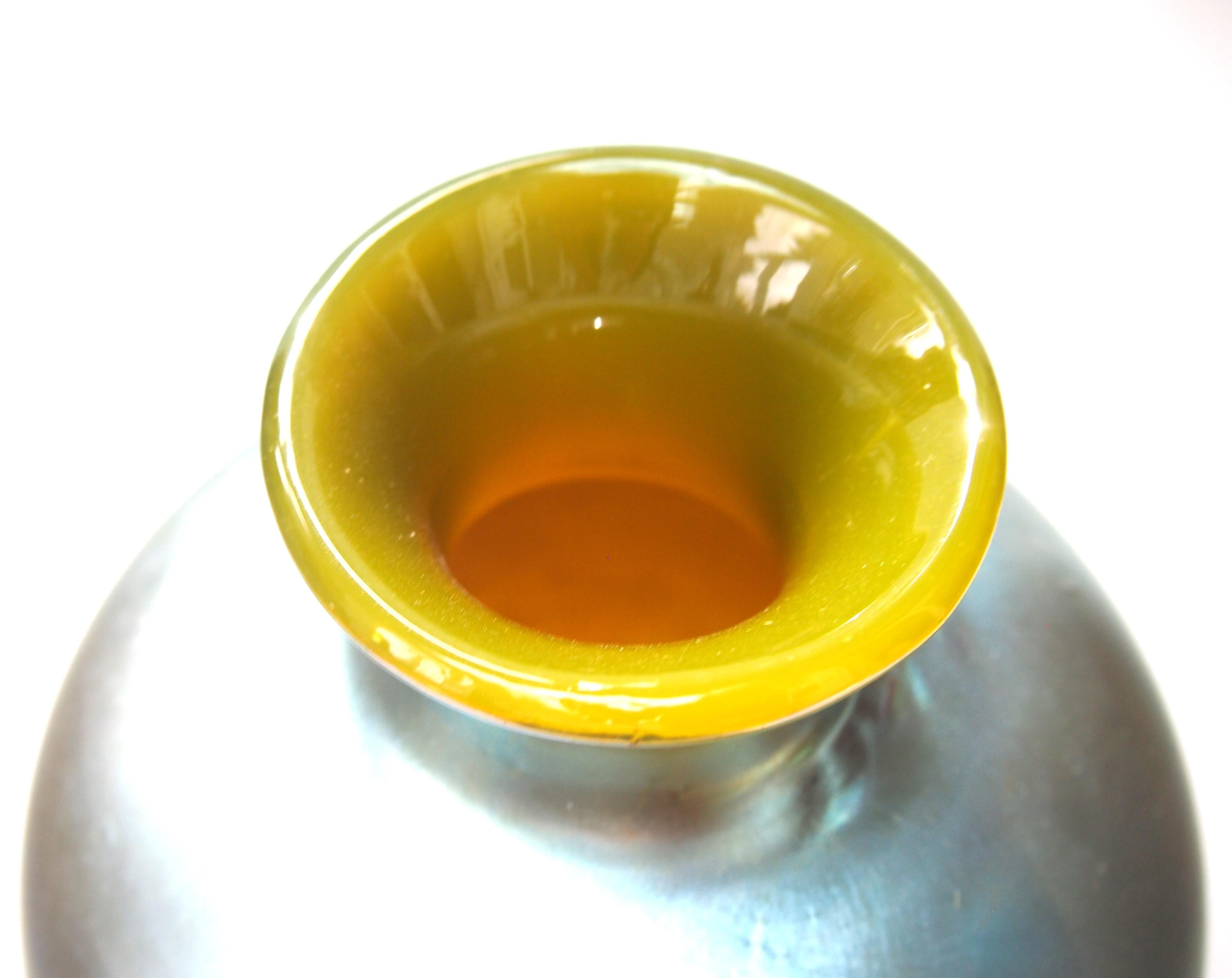 Vaso Steuben Blue Aurene Over Vibrant Uranium Yellow 1925 - Frederick Carder In condizioni buone in vendita a Worcester Park, GB