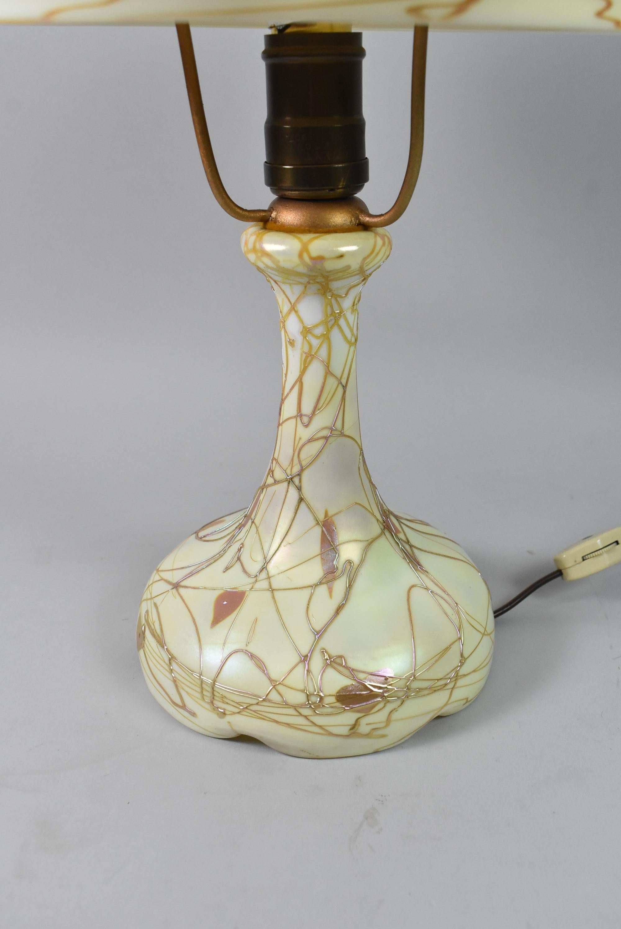 Lámpara Steuben Boudoir Art Glass, Corazón y Enredadera Dorados en Bueno estado para la venta en Toledo, OH