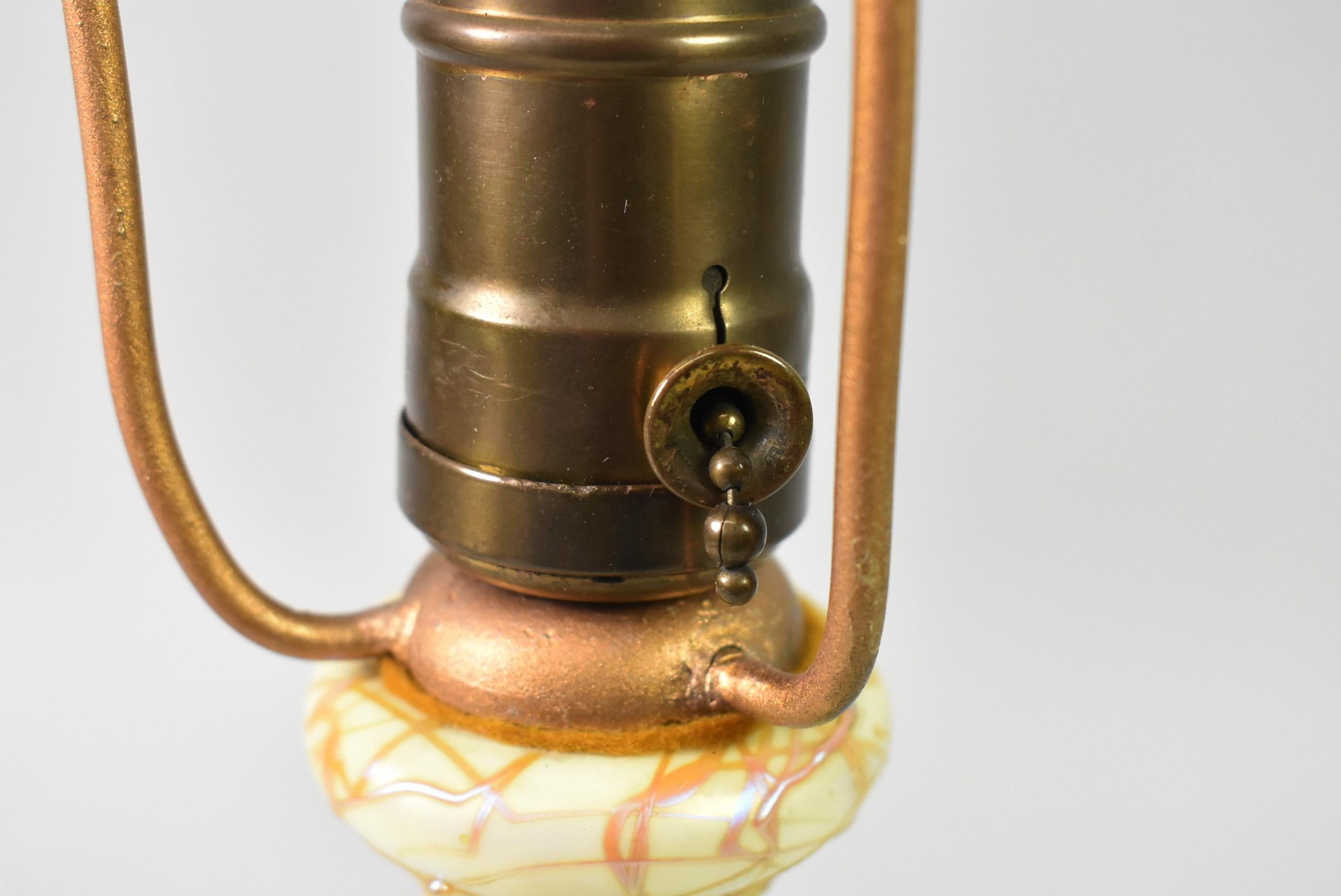 Lámpara Steuben Boudoir Art Glass, Corazón y Enredadera Dorados en venta 1