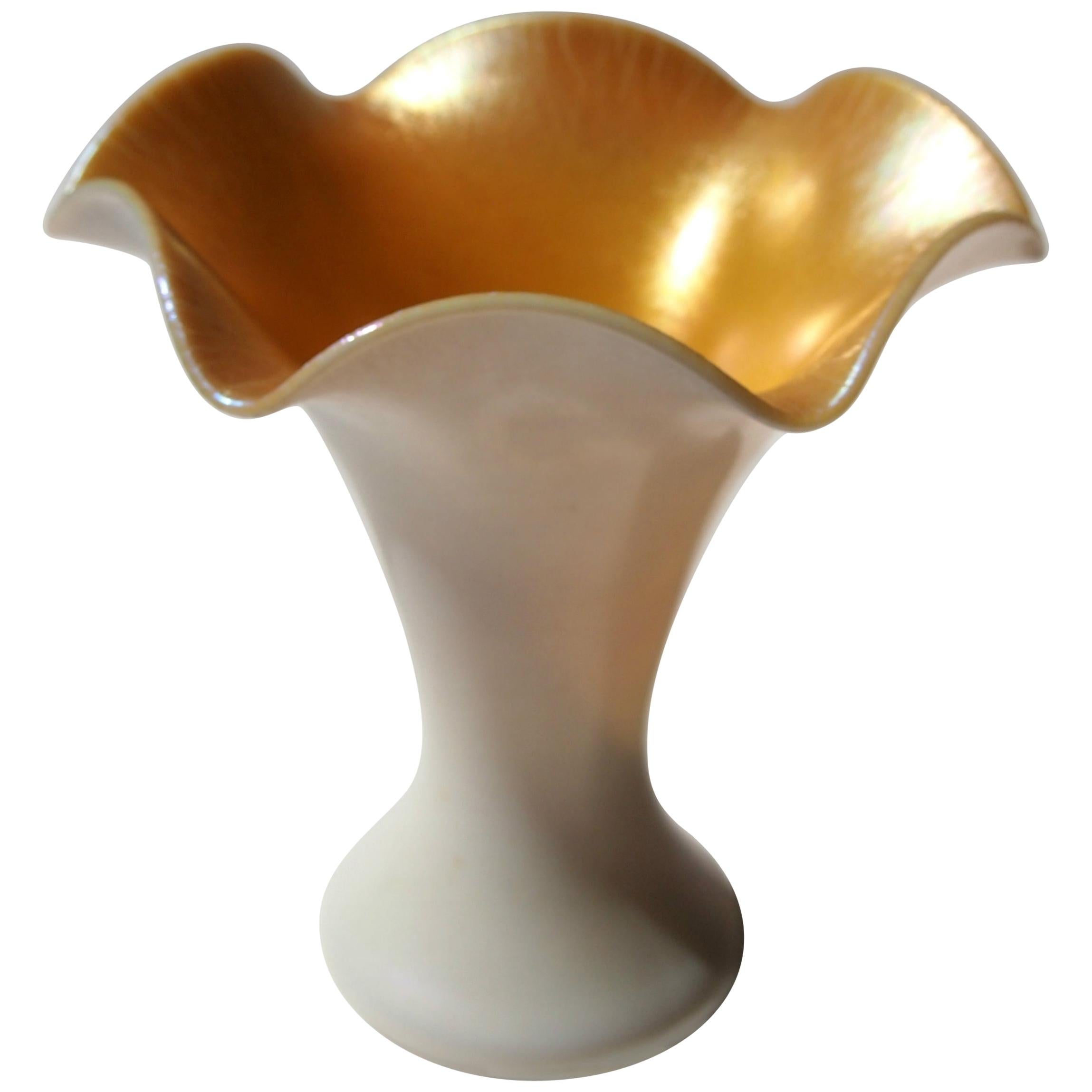 Steuben Calcite and Gold Aurene Flared Onion Skin Glass Vase, circa 1919 For Sale
