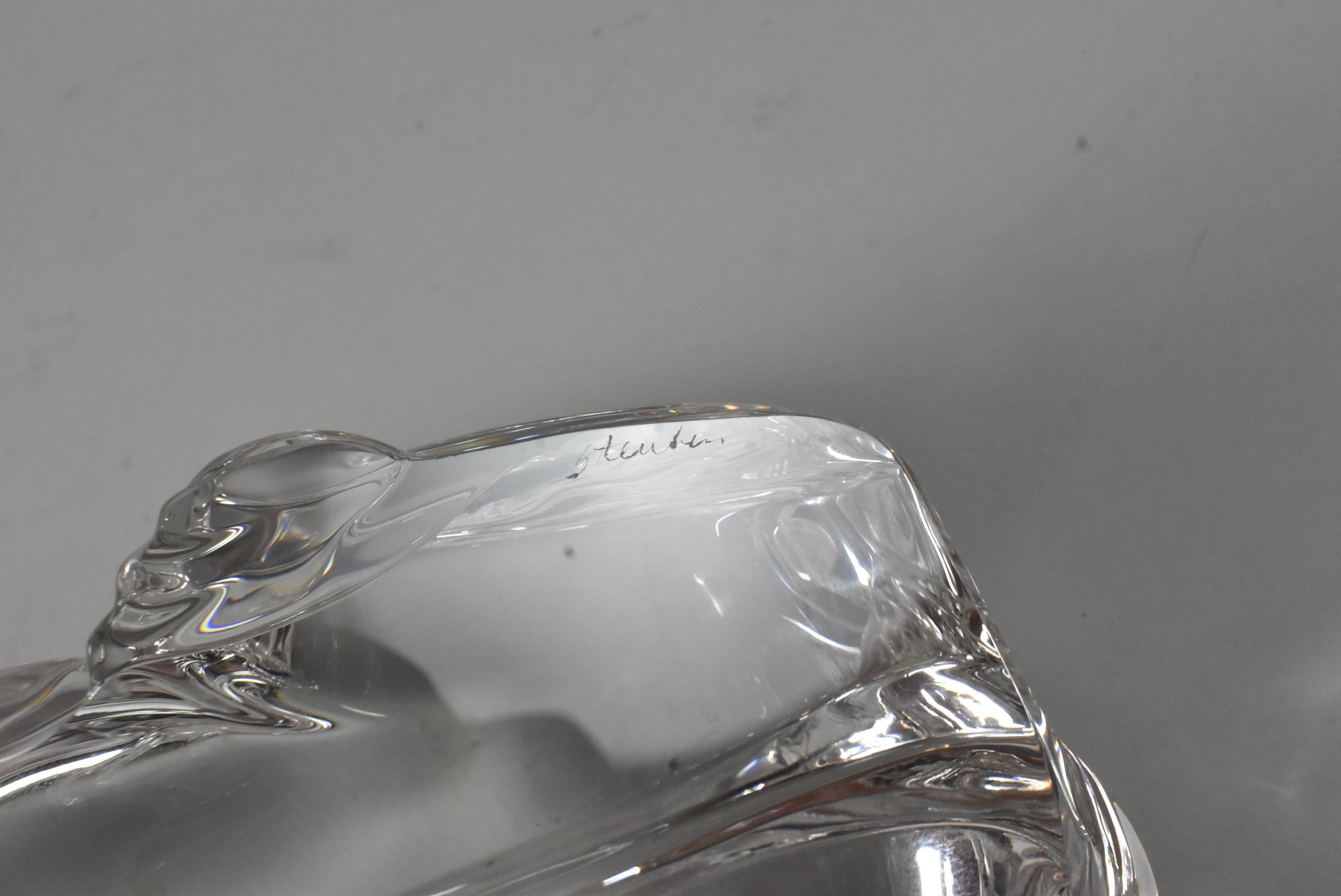 Steuben Kristalllöwe mit Sockel und Originalverpackung im Zustand „Gut“ im Angebot in Toledo, OH