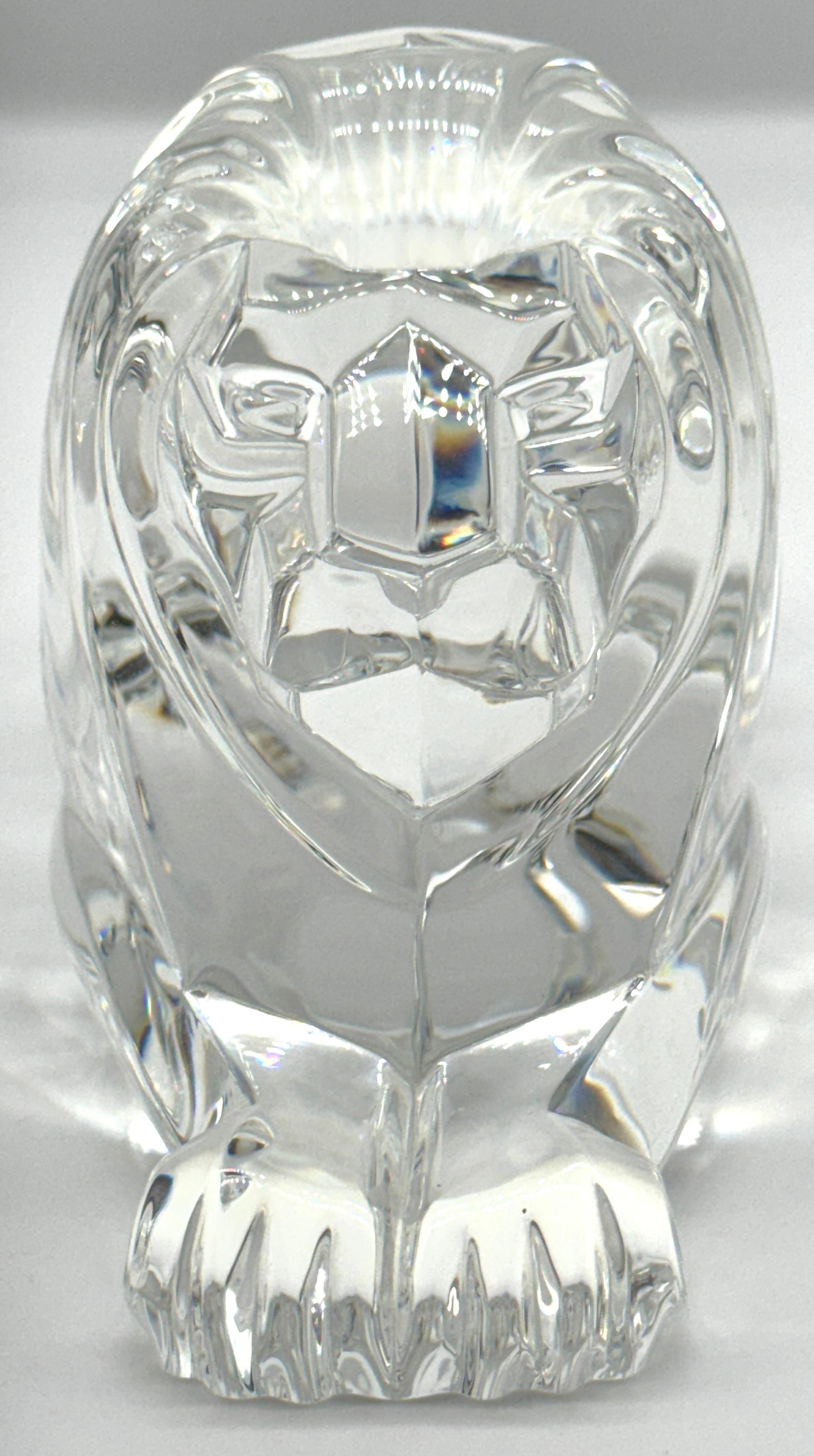 Steuben Crystal Recumbent Lion, von Lloyd Atkins, 1986 (Kristall) im Angebot
